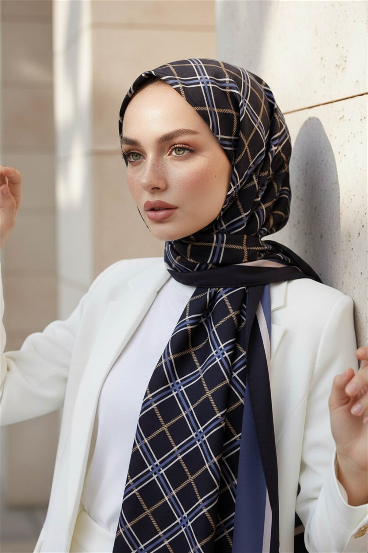 KREP EKOSE DESENLİ SİYAH - İNDİGO RENKLİ 75X195 KIRIŞMAZ ŞAL