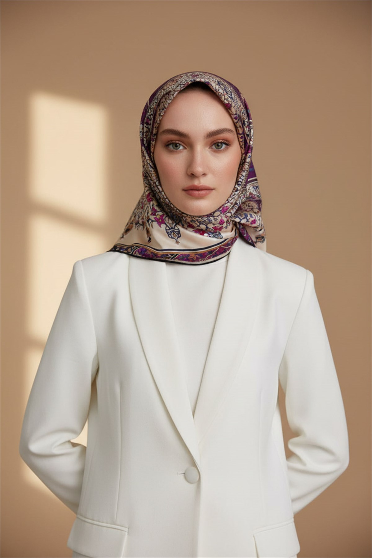 %100 Twill İpek Şal Desenli Mürdüm Renkli 90x90 Eşarp Dikim Şekli : El Dikişi