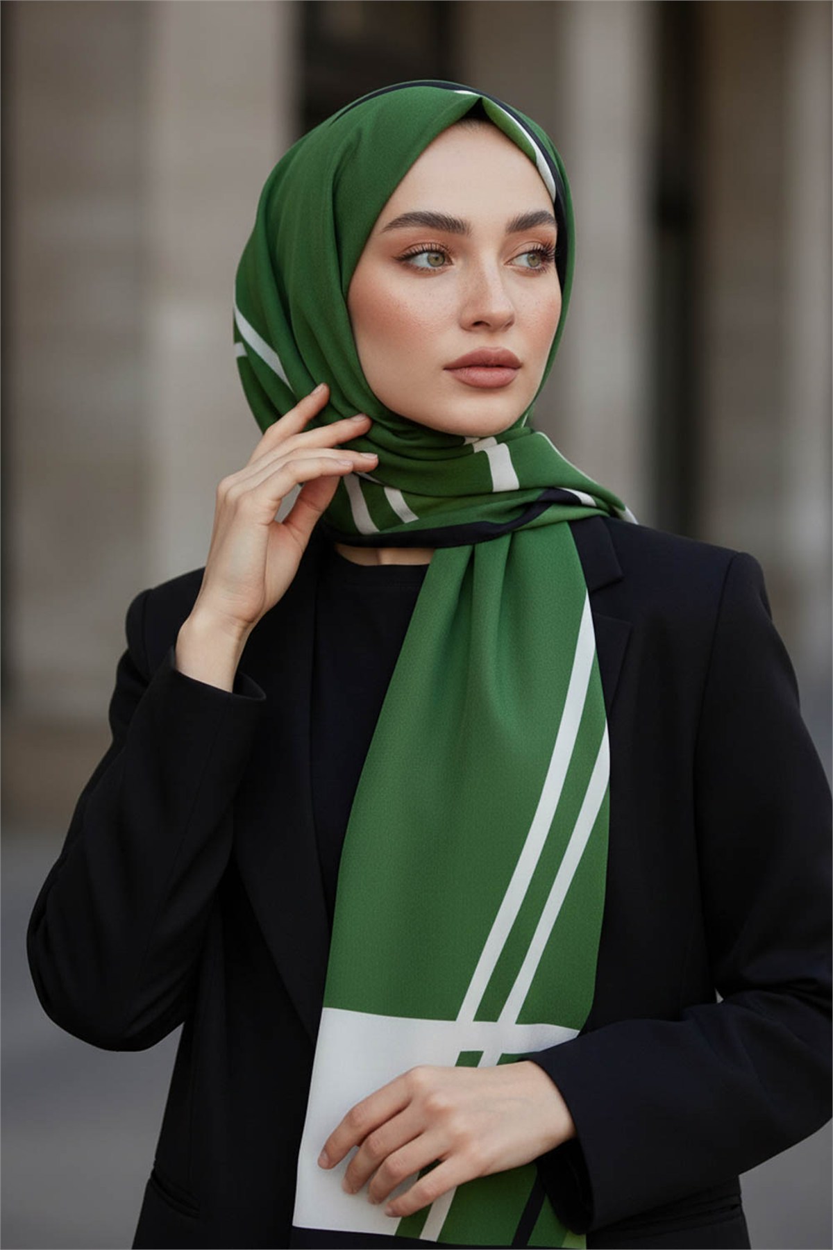 KREP GEOMETRIK DESENLİ ZÜMRÜT YEŞİLİ RENKLİ 75X195 KIRIŞMAZ ŞAL