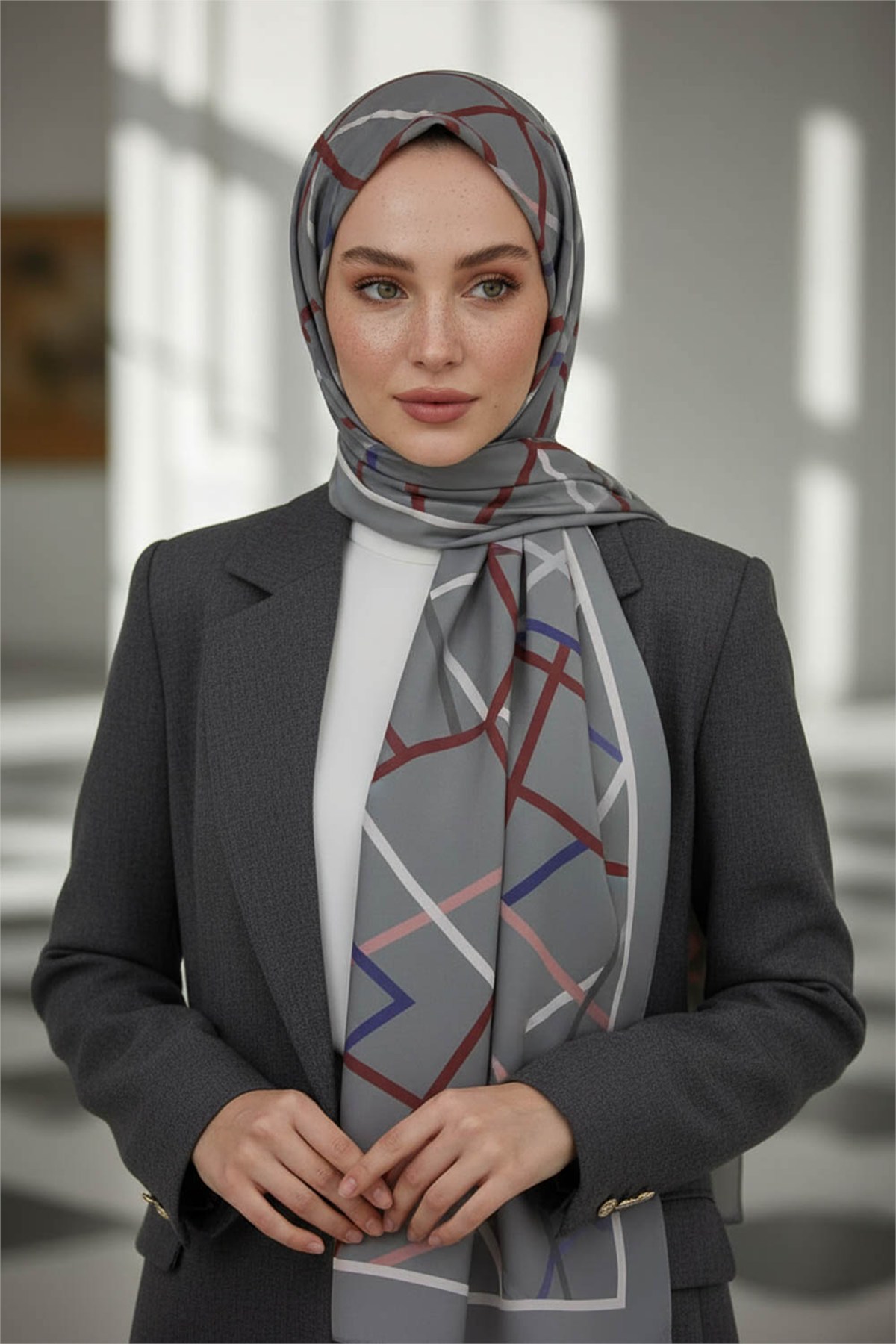 KREP ÇİZGİLİ DESENLİ GRİ RENKLİ 75X195 KIRIŞMAZ ŞAL