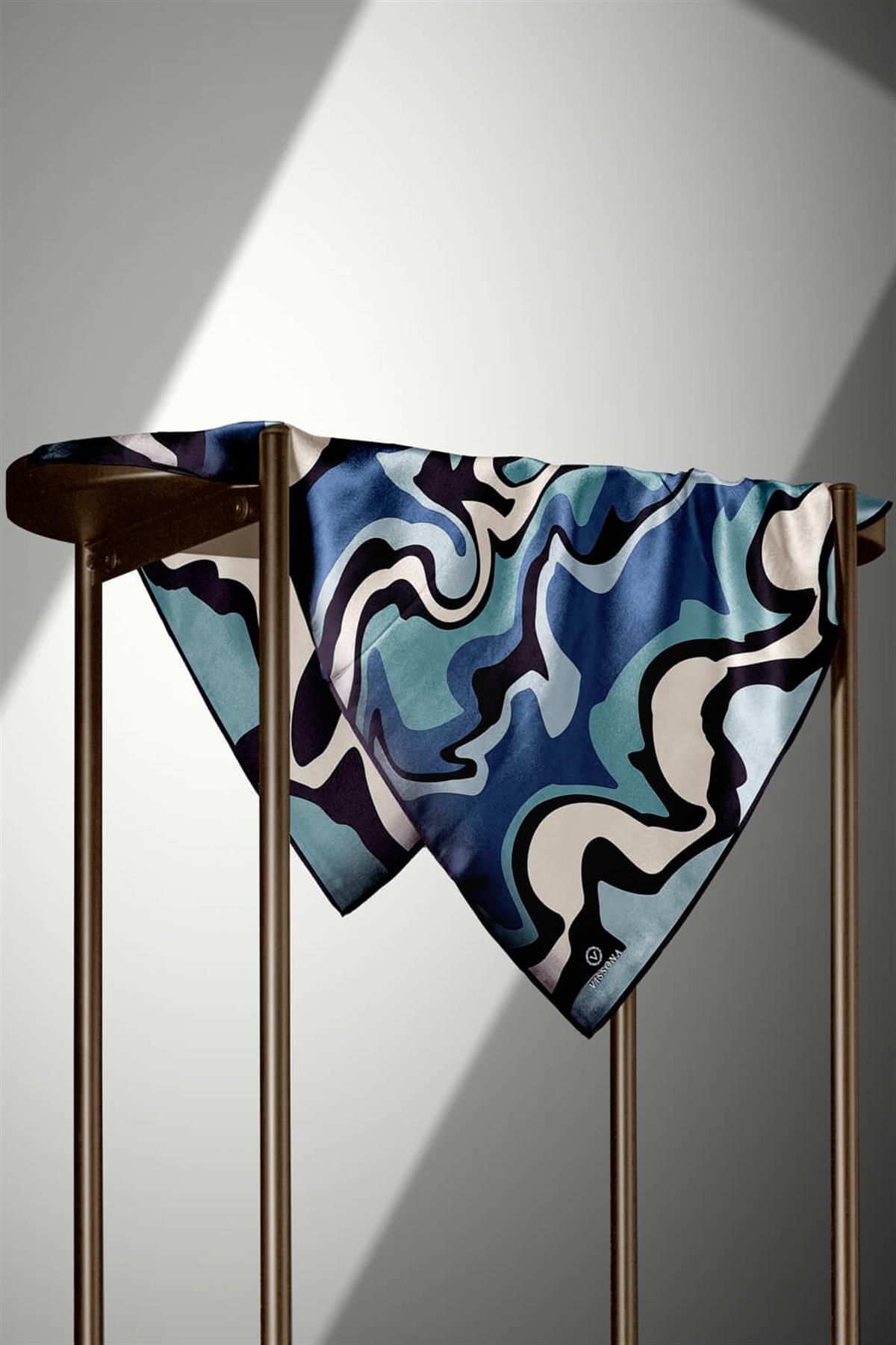 100% Twill İpek Dalga Desenli İndigo - Petrol Mavisi Renkli 90x90 Dikim Şekli : El Dikişi Eşarp