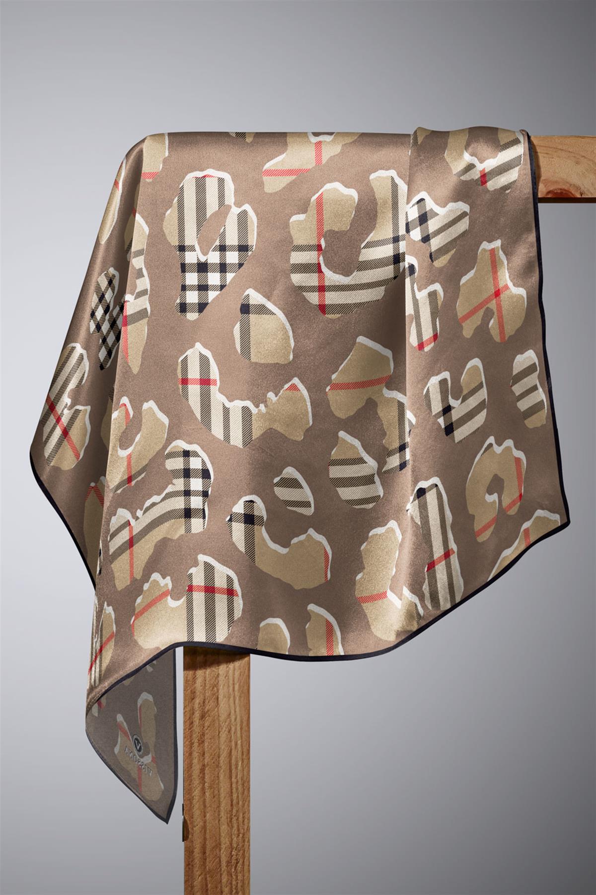 %100 Twill İpek Leopar Desenli Bej - Bej Renkli 90x90 Eşarp Dikim Şekli : El Dikişi