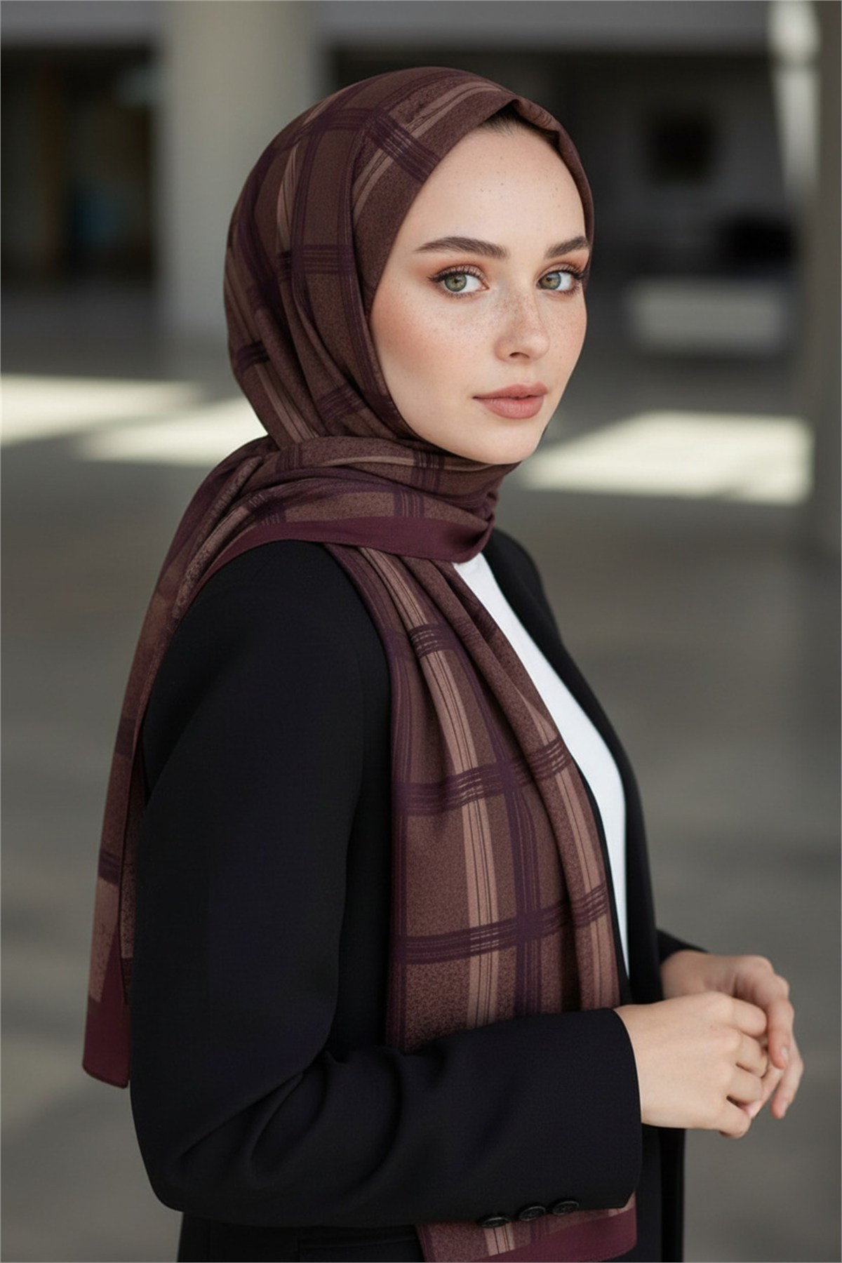 KREP GEOMETRİK DESENLİ GÜL KURUSU RENKLİ 75X195 KIRIŞMAZ ŞAL