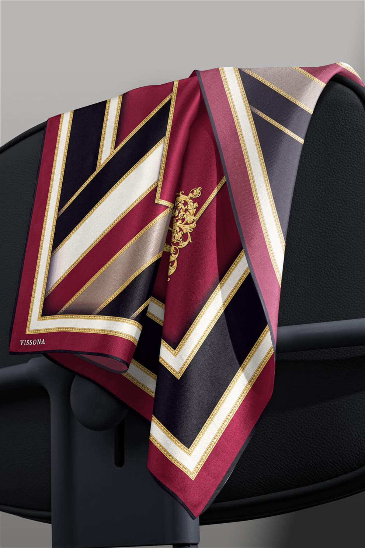 %100 Twill İpek Baroklu Ve Geometrik Desenli Bordo - Siyah Renkli 90x90 Eşarp Dikim Şekli : El Dikişi