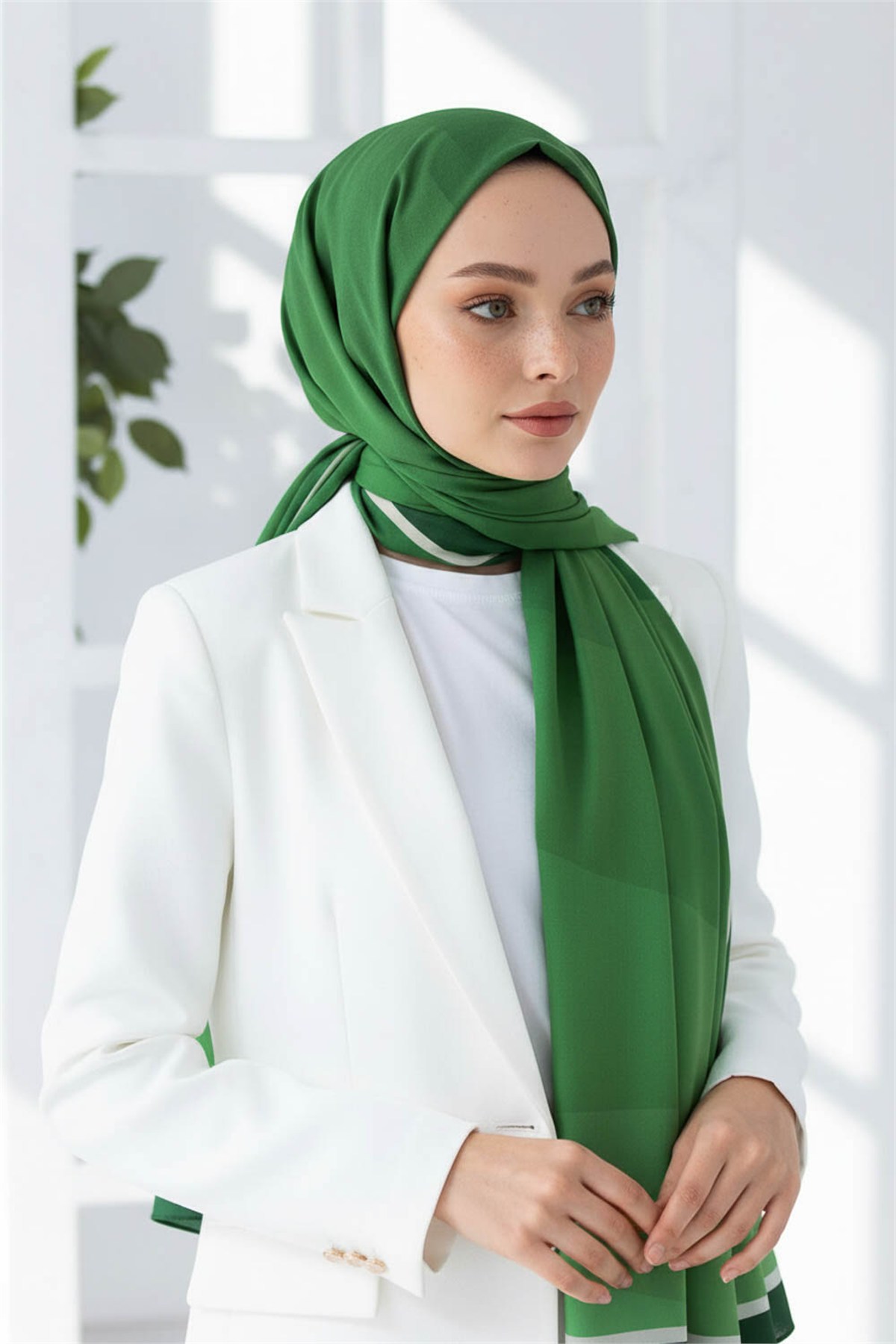 KREP GEOMETRİ DESENLİ ZÜMRÜT YEŞİLİ RENKLİ 75X195 KIRIŞMAZ ŞAL