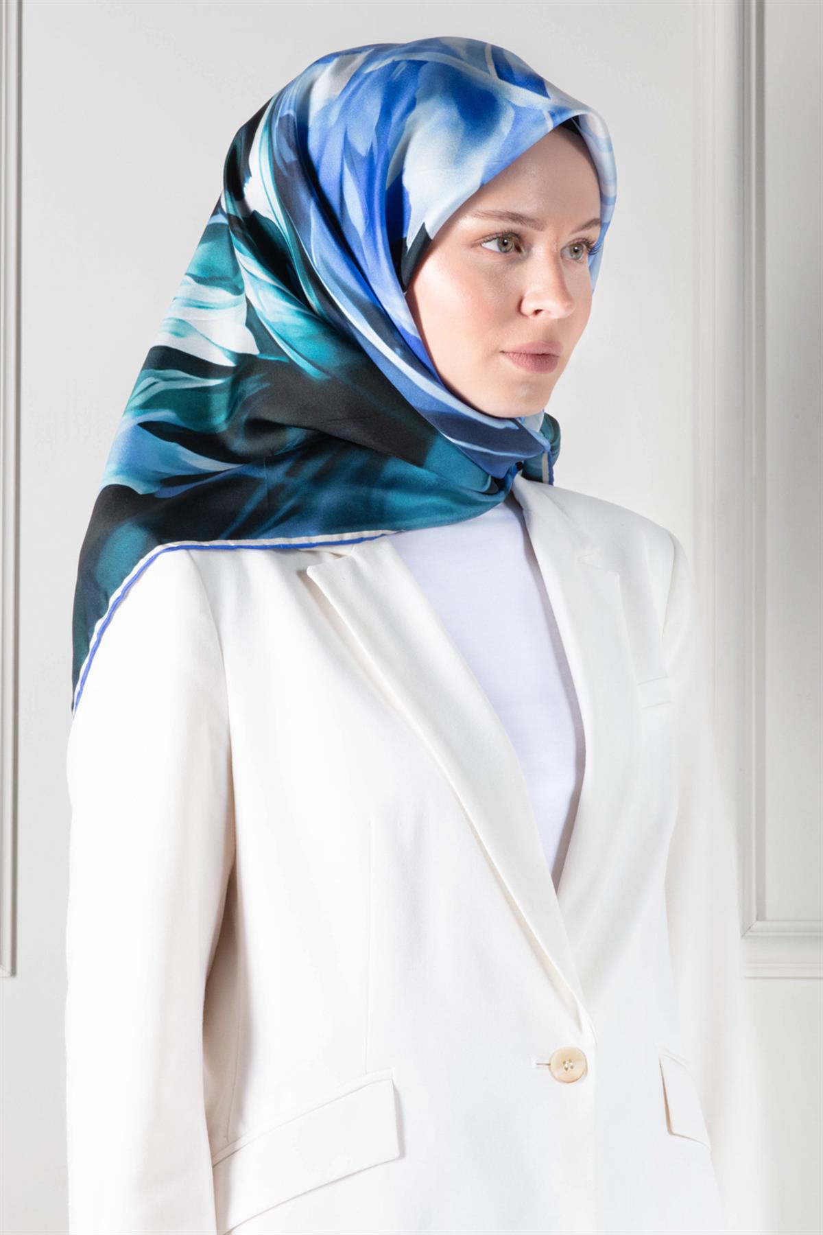 %100 Twill İpek Yaprak Desenl Mint Yeşili - Saks Renkli 90x90 Eşarp Dikim Şekli : El Dikişi
