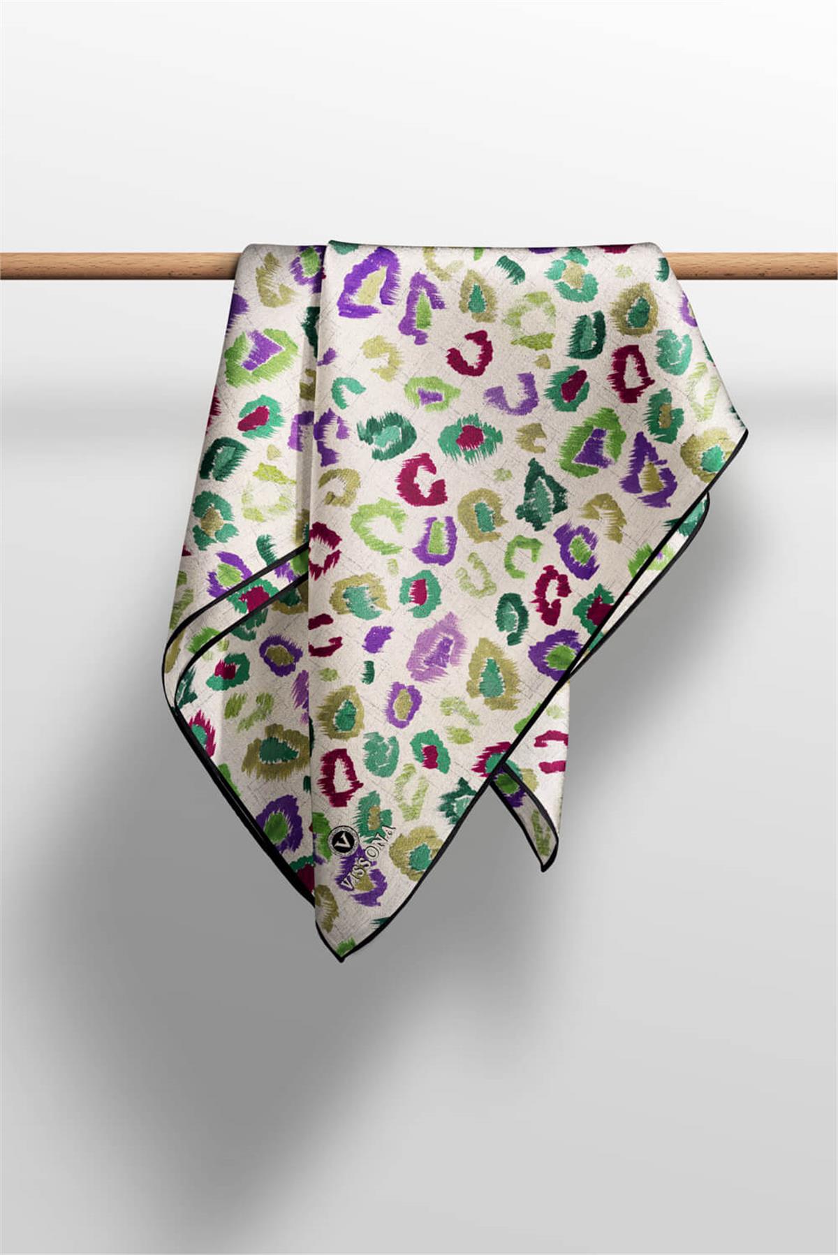 %100 Twill İpek Renkli Leopari Desenli Mor - Haki Yeşili Renkli 90x90 Eşarp Kenar Dikiş Şekli El Dikişli