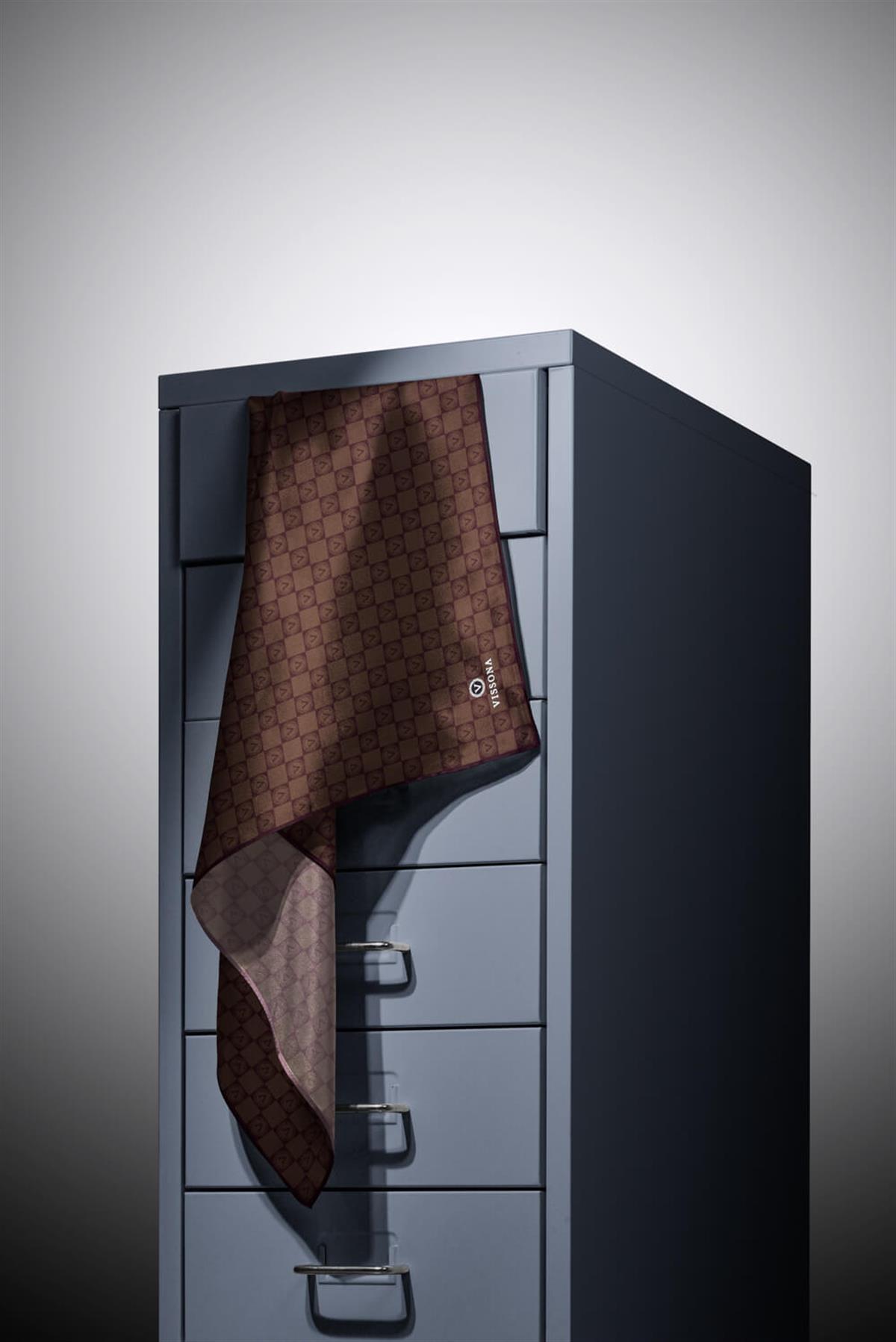 %100 Twill İpek Monogram Desenli Kahverengi Renkli 90x90 Eşarp Dikim Şekli : El Dikişi