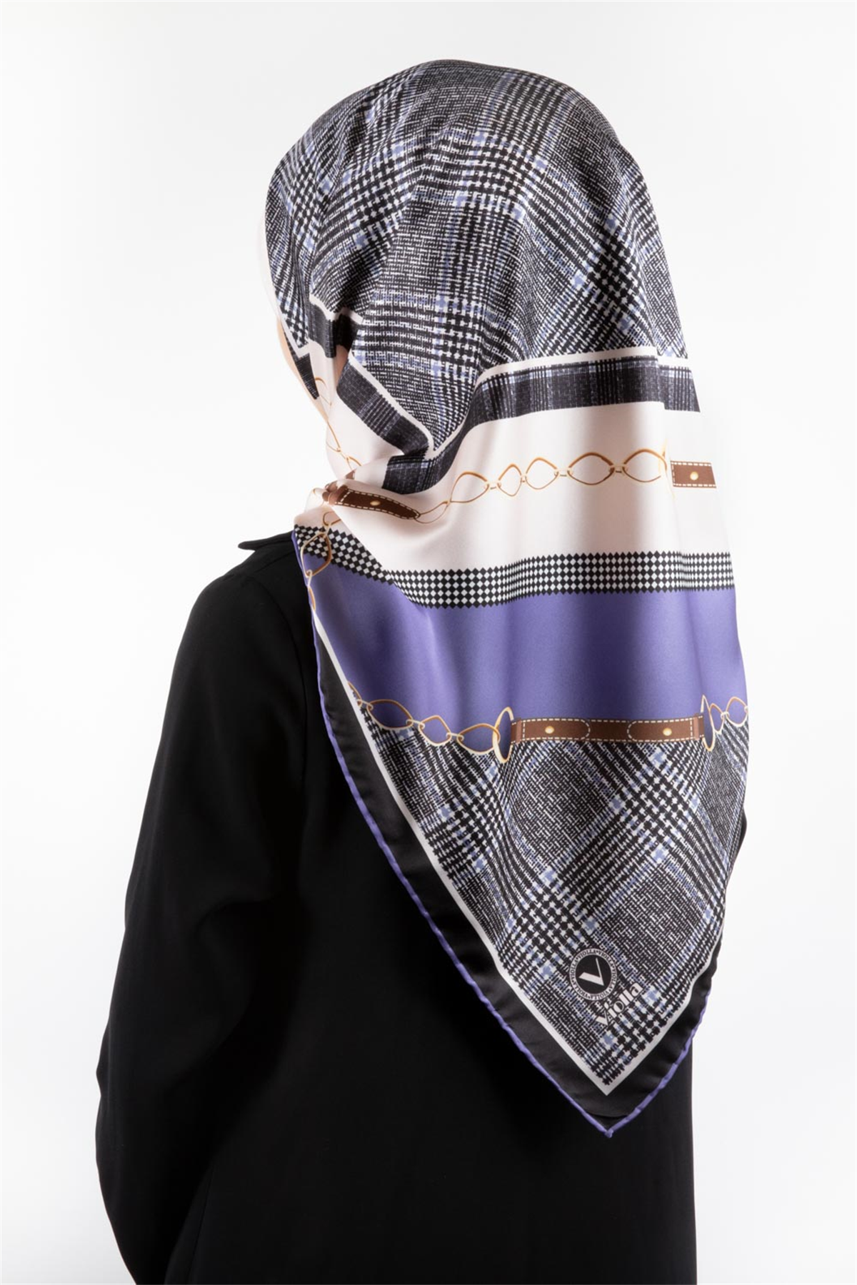 Twill Kemer ve Zincir Detaylı Ekose Desenli İndigo Renkli 90x90 Eşarp (İpek İçermez) Kenar Dikiş Şekli El Dikişli