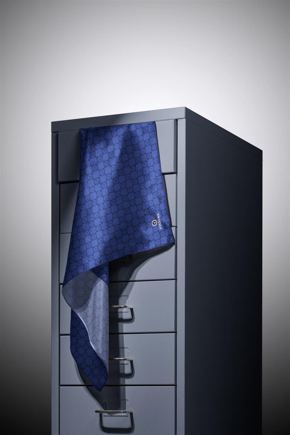 %100 Twill İpek Monogram Desenli Saks Renkli 90x90 Eşarp Dikim Şekli : El Dikişi