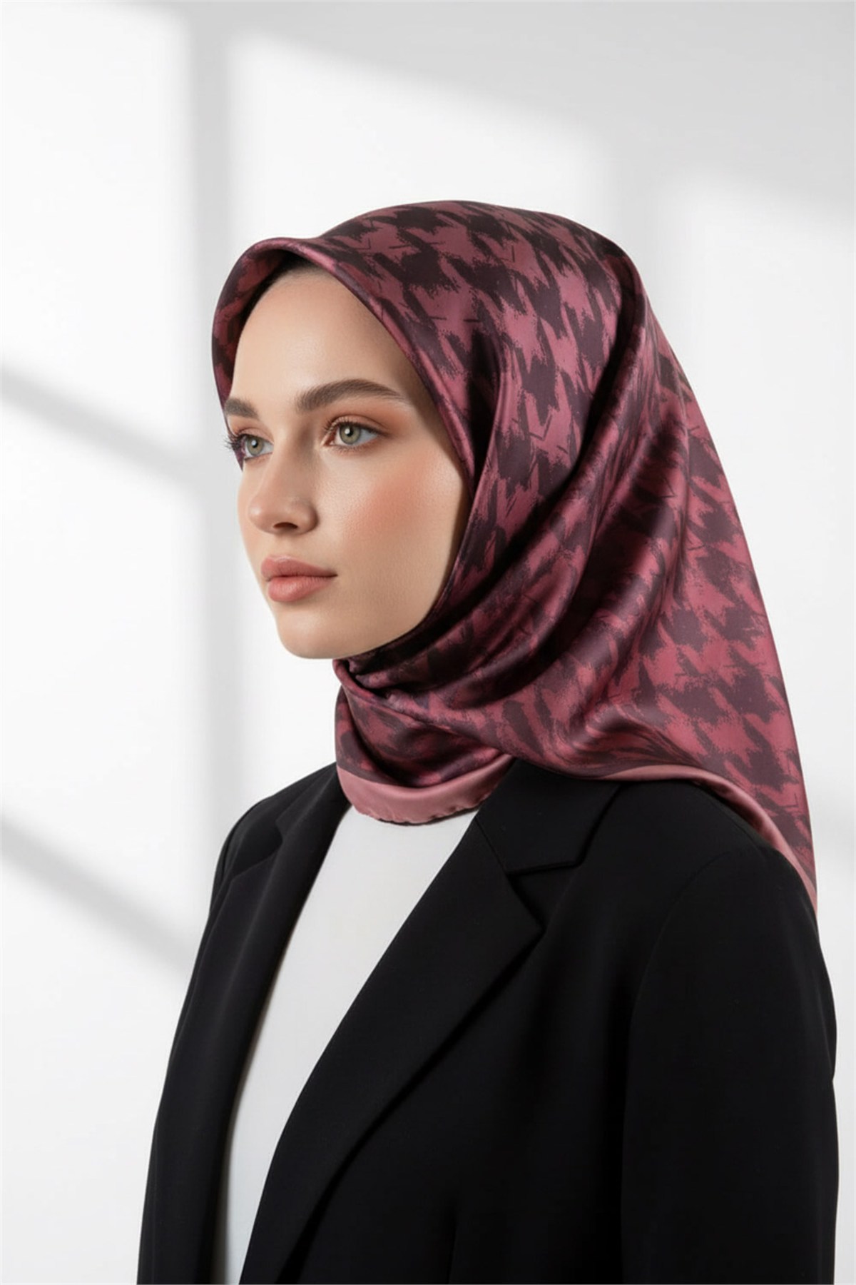 Twill Kazayağı Desenli Pudra Renkli 90x90 Eşarp (İpek İçermez) Kenar Dikiş Şekli El Dikişli