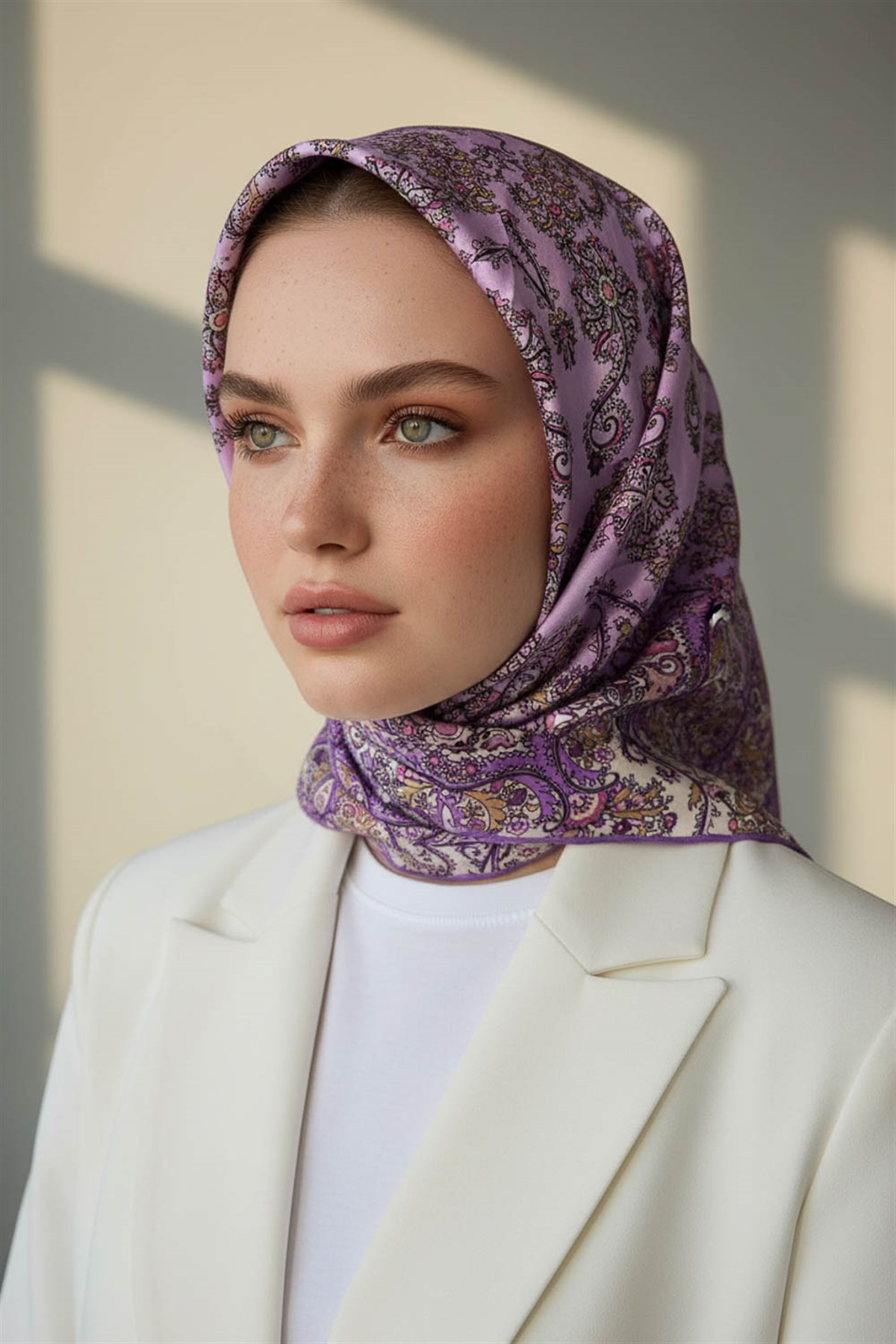 %100 Twill İpek Şal Desenli Lila Renkli 90x90 Eşarp Dikim Şekli : El Dikişi