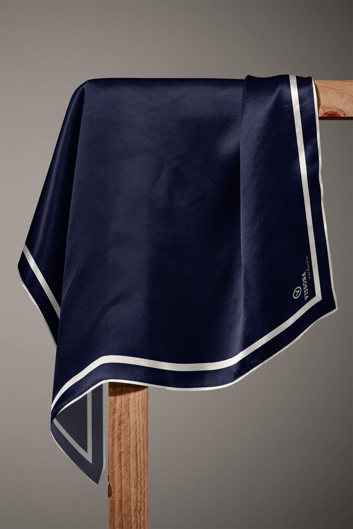 100% Twill İpek Düz Renk Bordür Desenli Lacivert - Krem Renkli Daha Tok Exclusive Serisi 90x90 Dikim Şekli : El Dikişi Eşarp