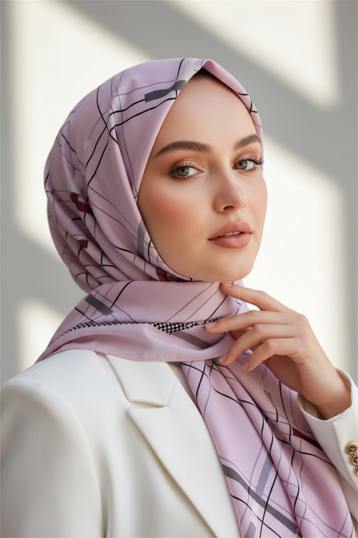 KREP GEOMETRİK DESENLİ PUDRA - SİYAH RENKLİ 75X195 KIRIŞMAZ ŞAL