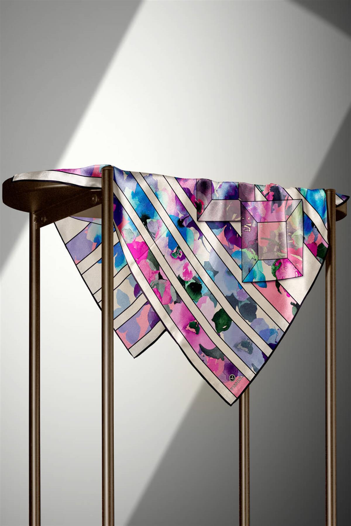 %100 Twill İpek Bahar Çiçekleri Desenli İndigo - Fuşya Renkli 90x90 Eşarp Kenar Dikiş Şekli El Dikişli