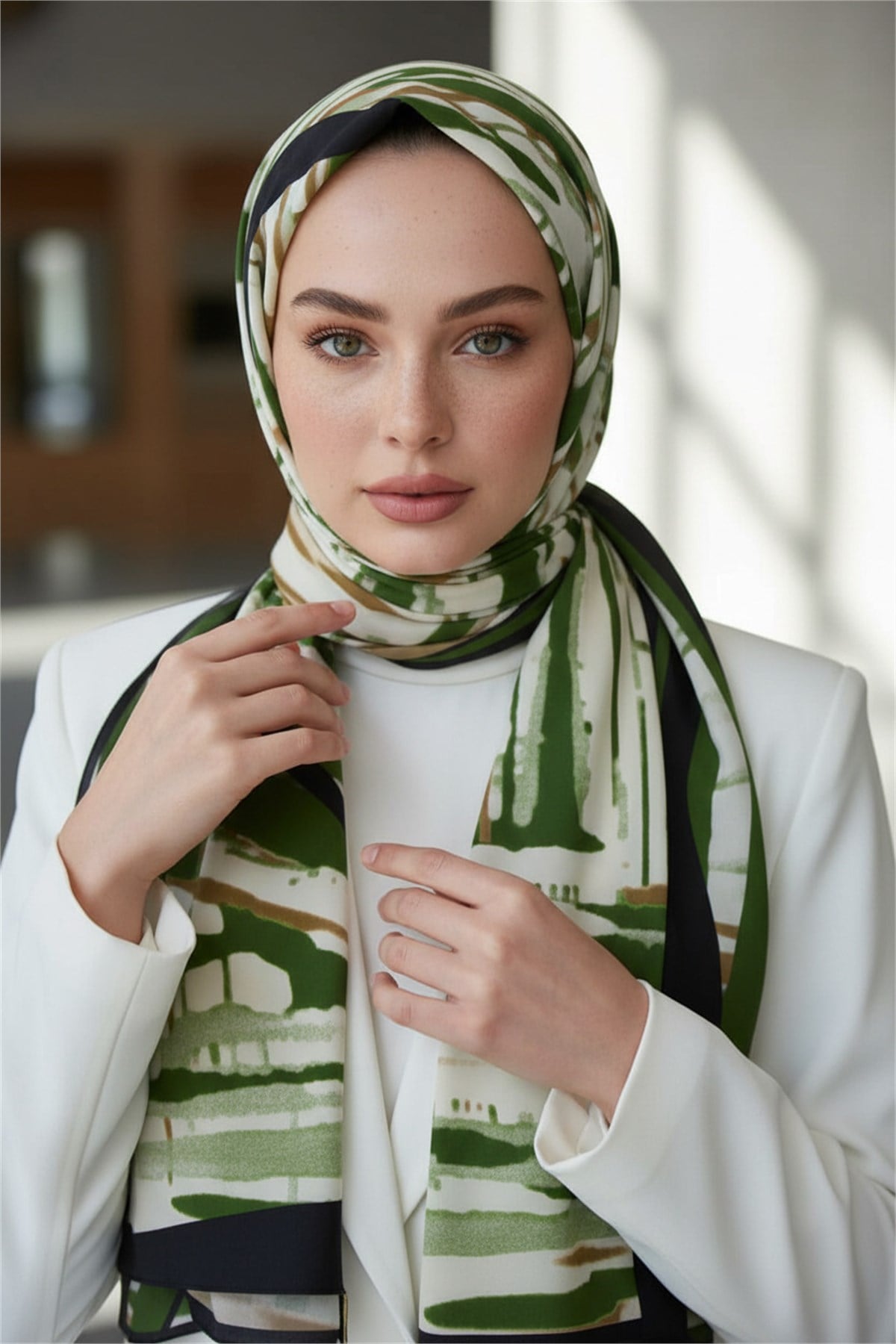 KREP GEOMETRIK DESENLİ ZÜMRÜT YEŞİLİ RENKLİ 75X195 KIRIŞMAZ ŞAL
