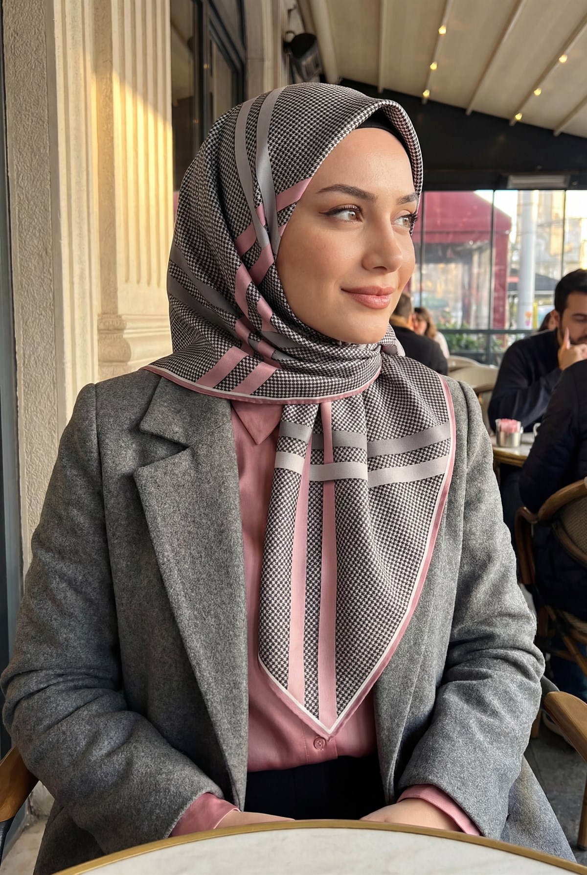 Twill Çizgili Pötikareli Çizgili Desenli Pudra - Gri Renkli 90x90 Eşarp (İpek İçermez)