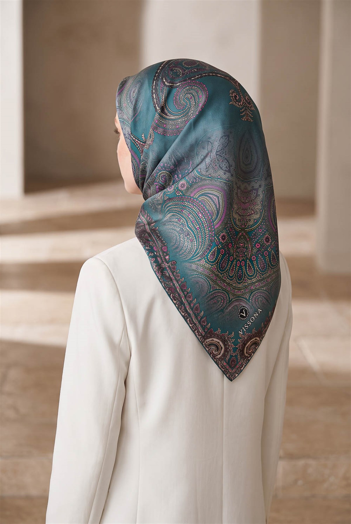 %100 Twill İpek Şal Desenli Petrol Yeşili Renkli 90x90 Eşarp Dikim Şekli : El Dikişi