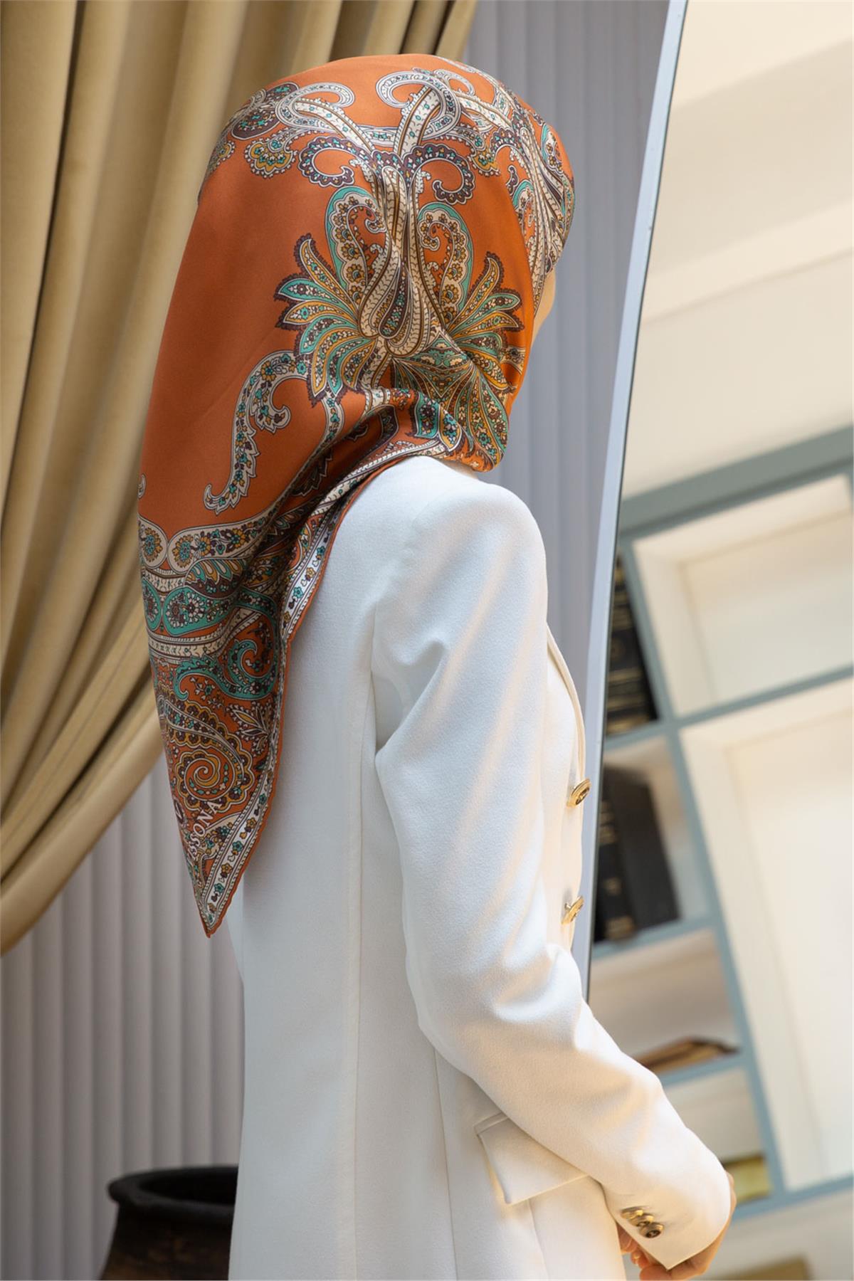 %100 Twill İpek Şal Desenli Taba Renkli 90x90 Eşarp Dikim Şekli : El Dikişi