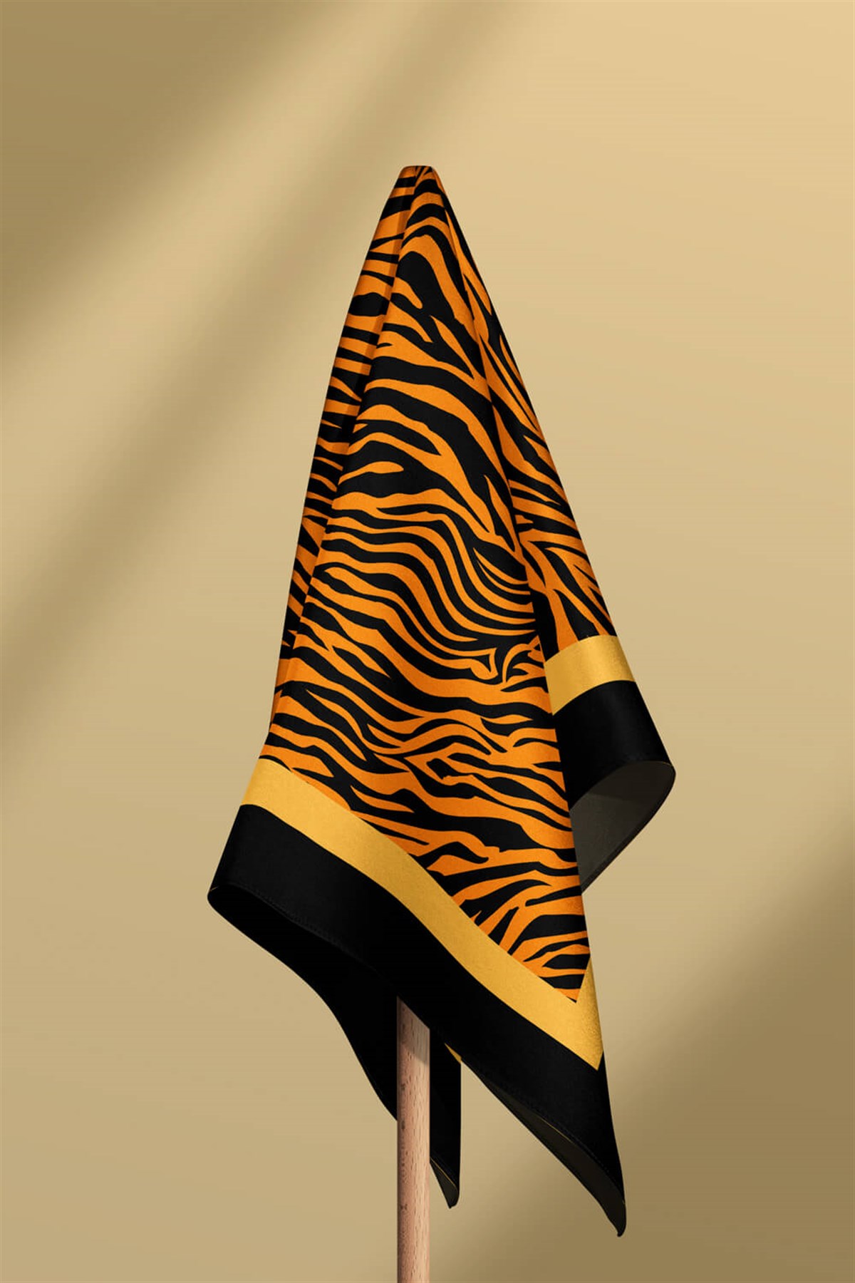 Violla G58 Kadın Turuncu Tiger Desenli 55x55 Bandana HYL DG0710-22