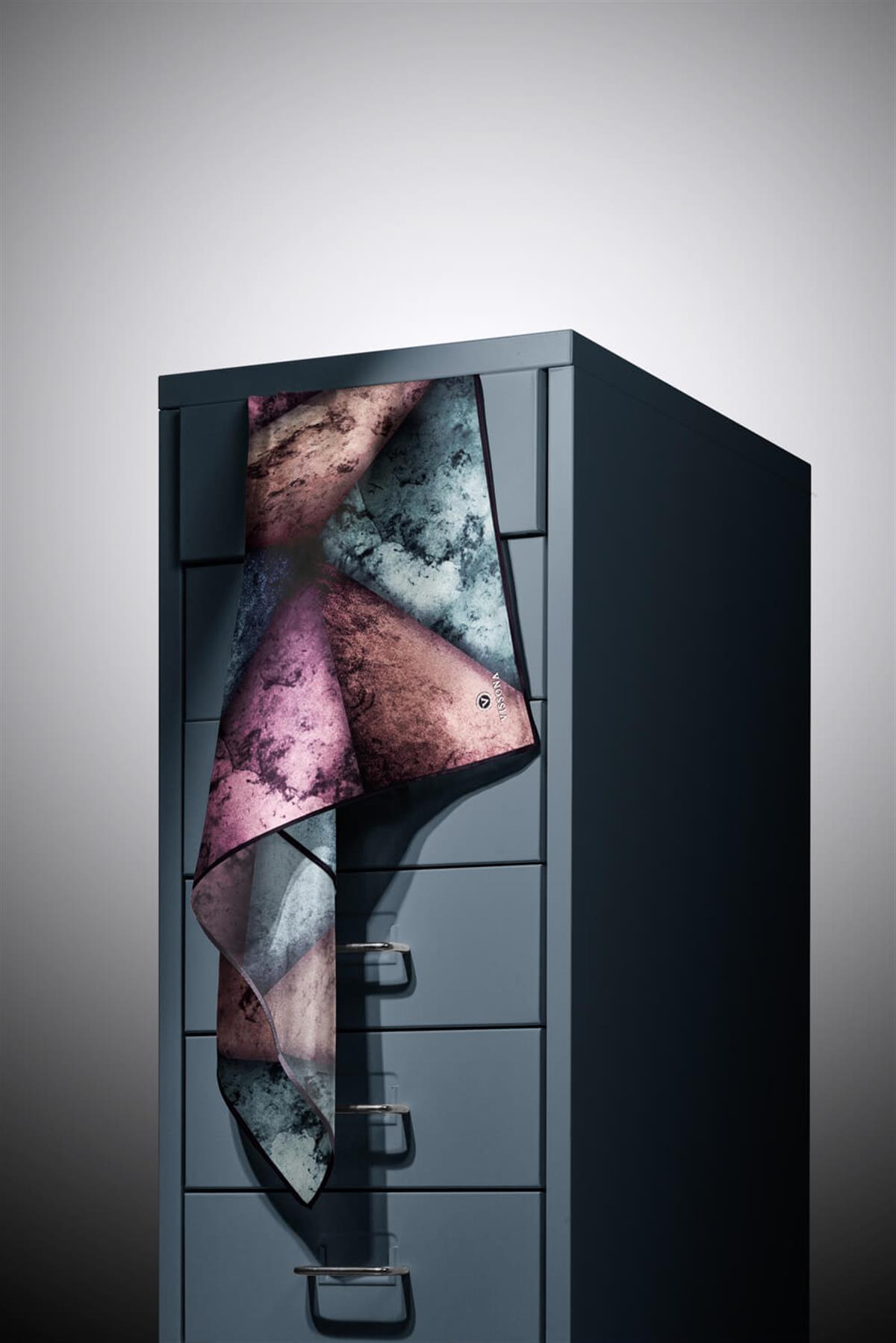 %100 Twill İpek Dokulu Ve Geometrik Desenli Mint Yeşili - Lila Renkli 90x90 Eşarp Dikim Şekli : El Dikişi