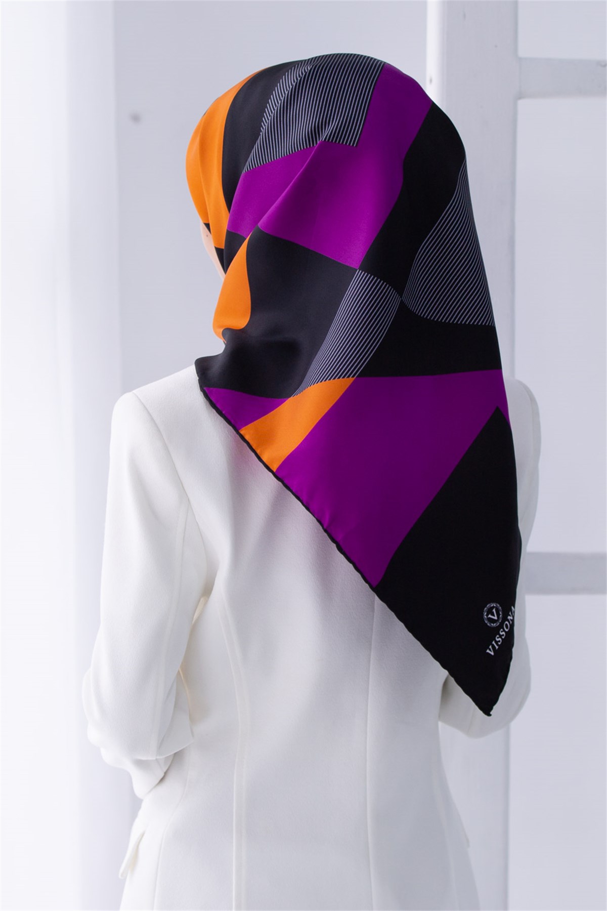 %100 Twill İpek Eşarp 90x90 Fuşya Turuncu Geometrik Çizgi Desenli El Dikişli Kadın Eşarp