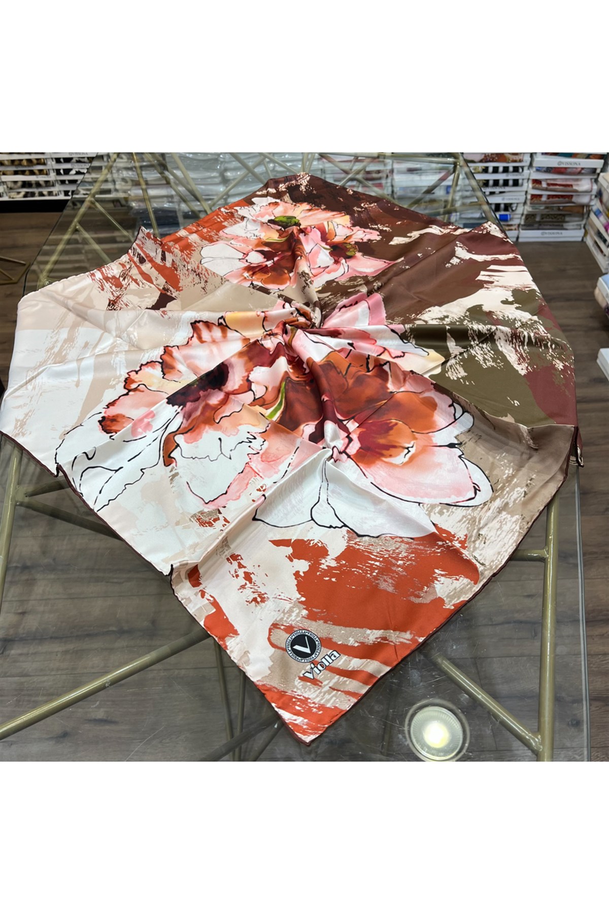 Twill Çiçek Desenli Taba Renkli 90x90 Eşarp (İpek İçermez) Dikim Şekli : El Dikişi
