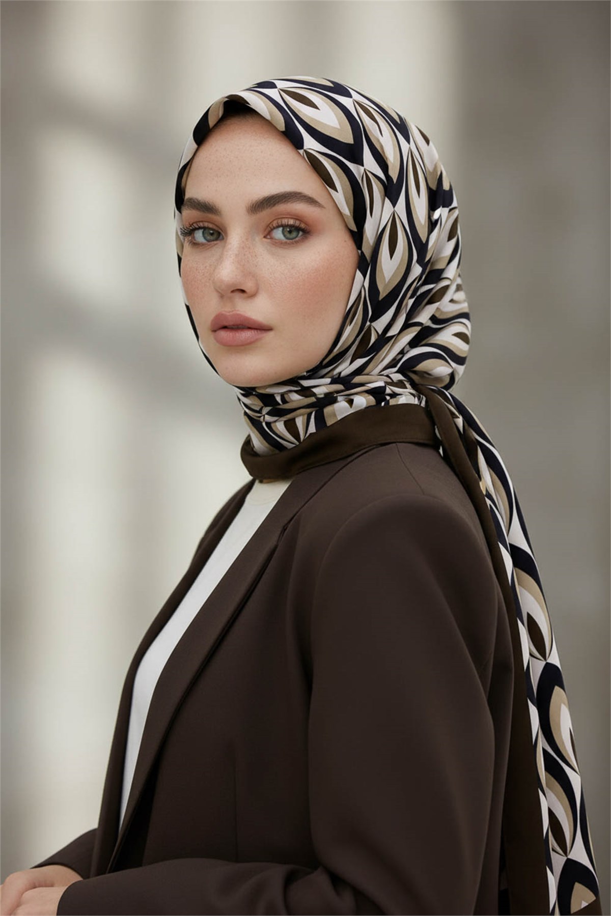 KREP GEOMETRİK DESENLİ KAHVERENGİ RENKLİ 75X195 KIRIŞMAZ ŞAL