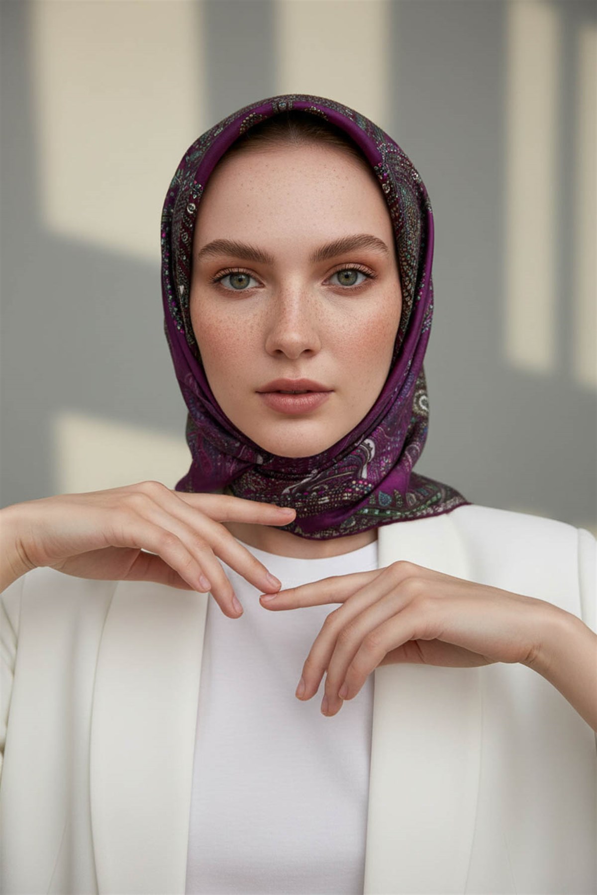 %100 Twill İpek Şal Desenli Mürdüm Renkli 90x90 Eşarp Dikim Şekli : El Dikişi