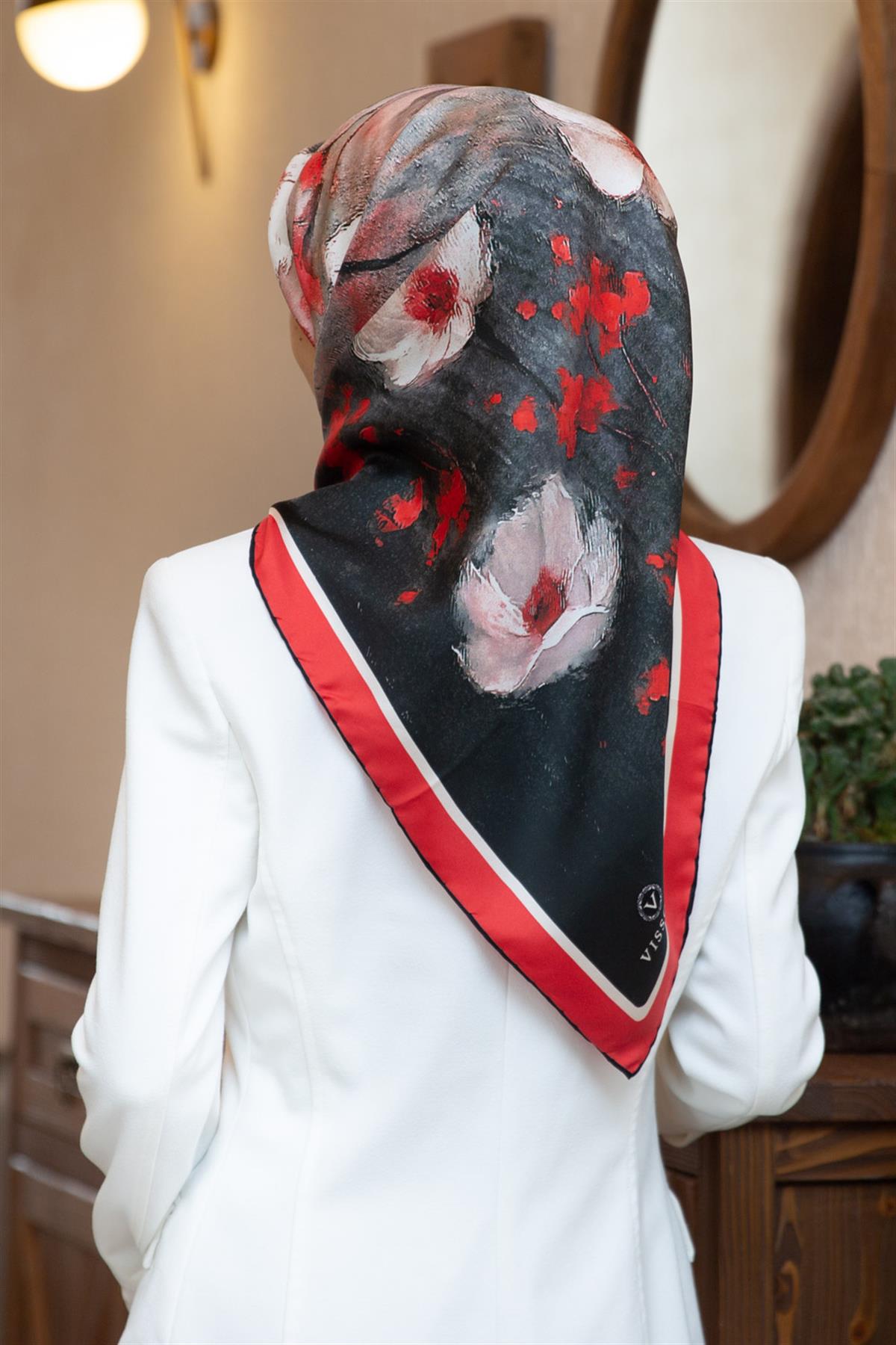 %100 Twill İpek Yağlı Boya Çiçek Desenli Nar Çiçeği Renkli 90x90 Eşarp Dikim Şekli : El Dikişi