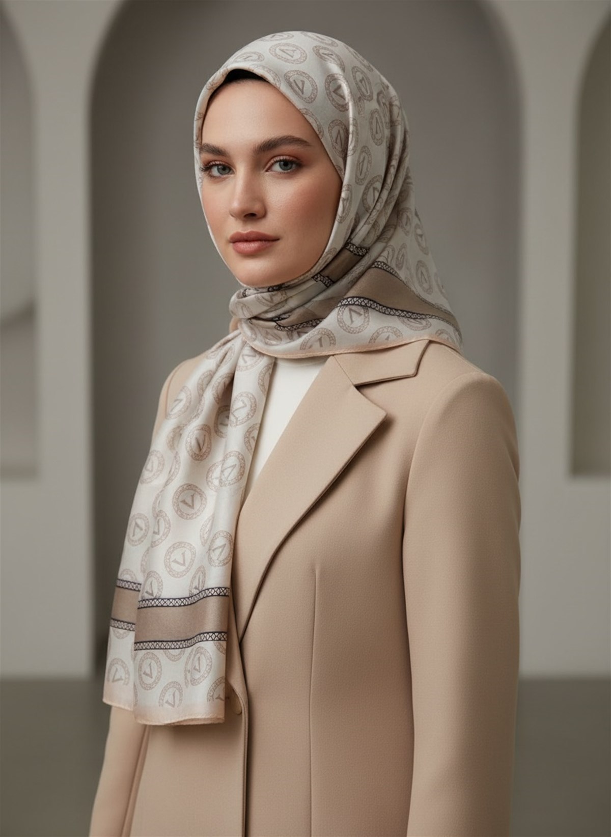 %100 Saf İpek Şal İnce Saten Vual Dokuma Monogram Desenli Bej - Krem Renkli 90x210 Şal