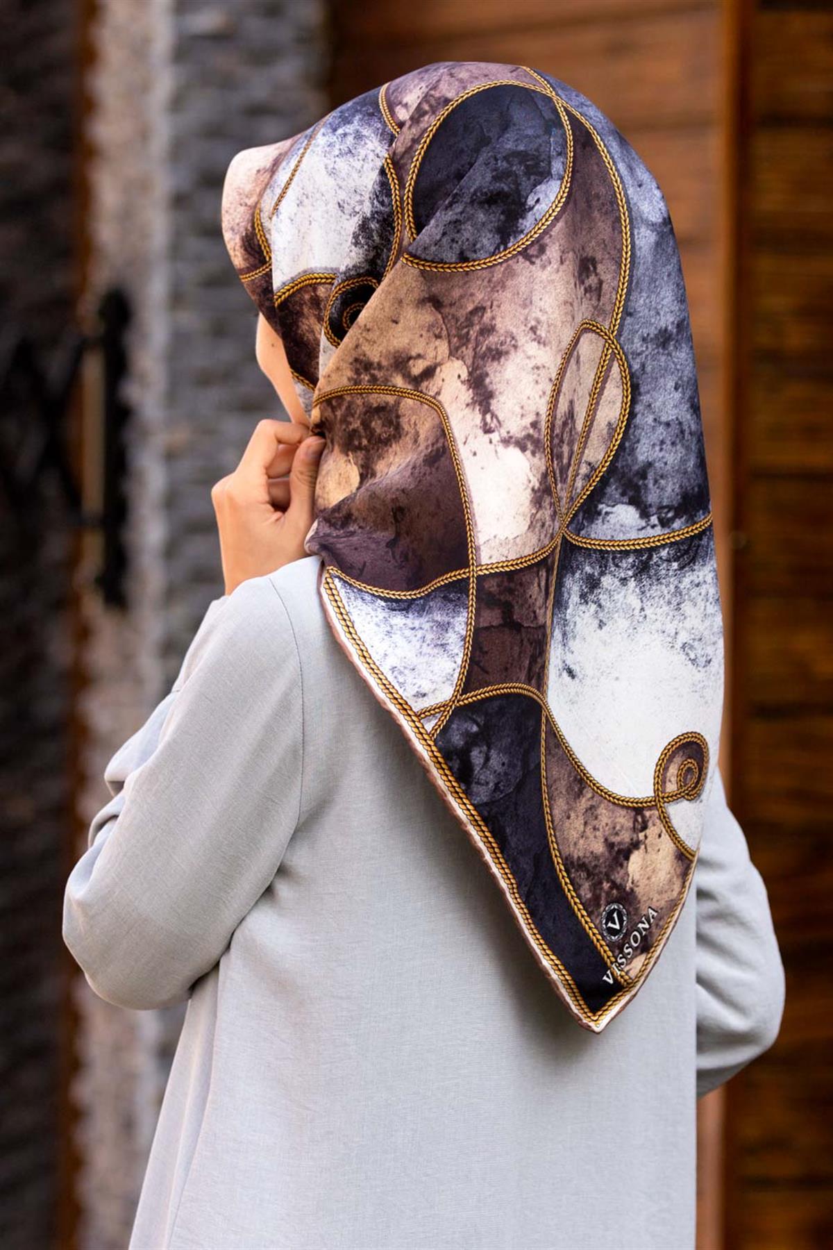 %100 Twill İpek Zincirli Mermer Desenli Bej - Gri Renkli 90x90 Eşarp Dikim Şekli : El Dikişi