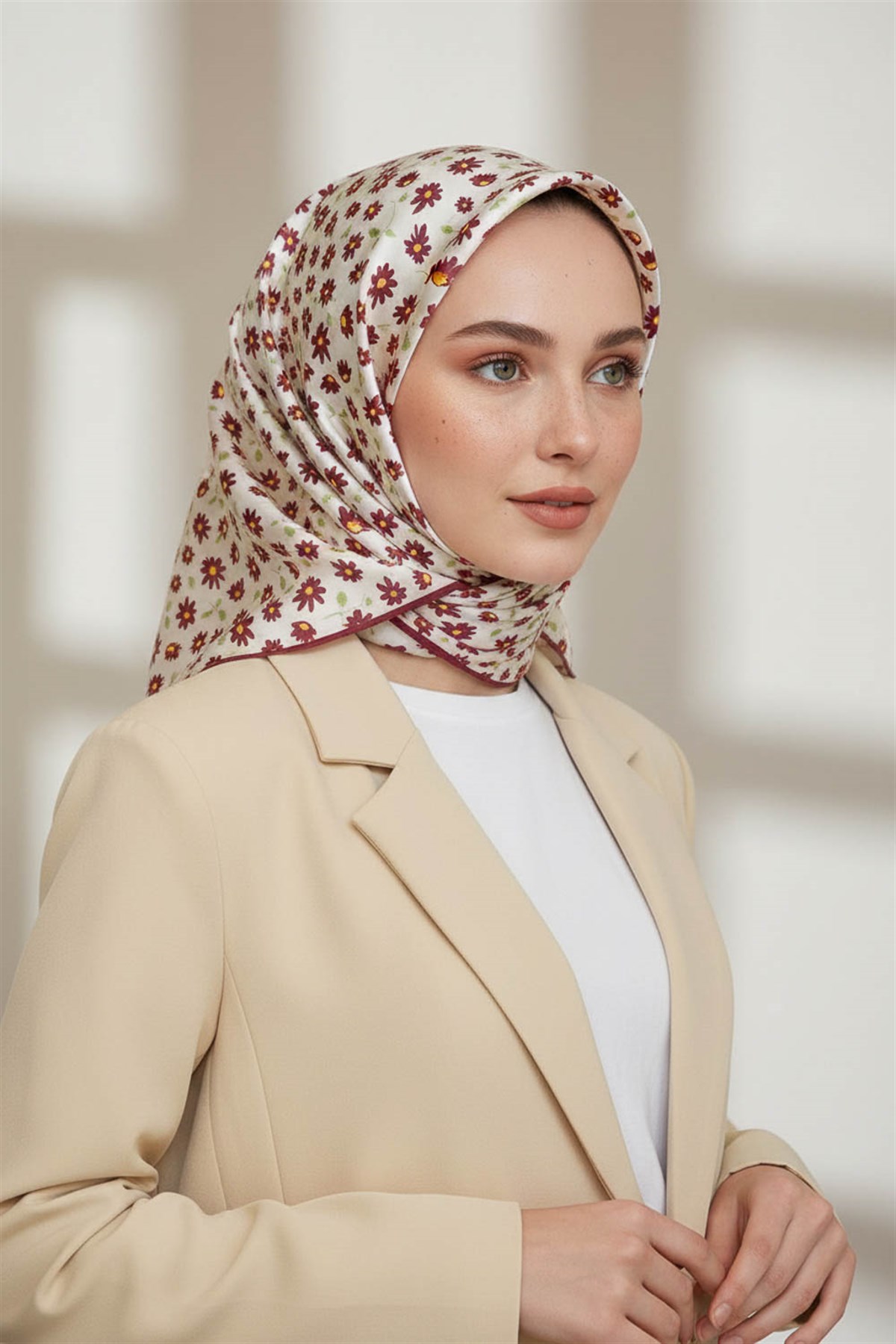 %100 Twill İpek Papatya Desenli Krem - Kırmızı Renkli 90x90 Eşarp Dikim Şekli : El Dikişi