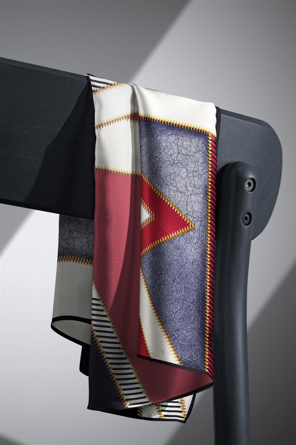 %100 Twill İpek Geometrik Desenli Bordo - Siyah Renkli 90x90 Eşarp Dikim Şekli : El Dikişi