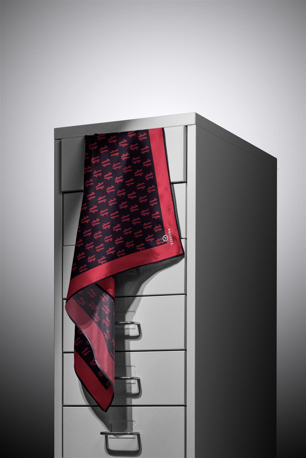 %100 Twill İpek Geometrik Desenli Bordo - Siyah Renkli 90x90 Eşarp Dikim Şekli : El Dikişi