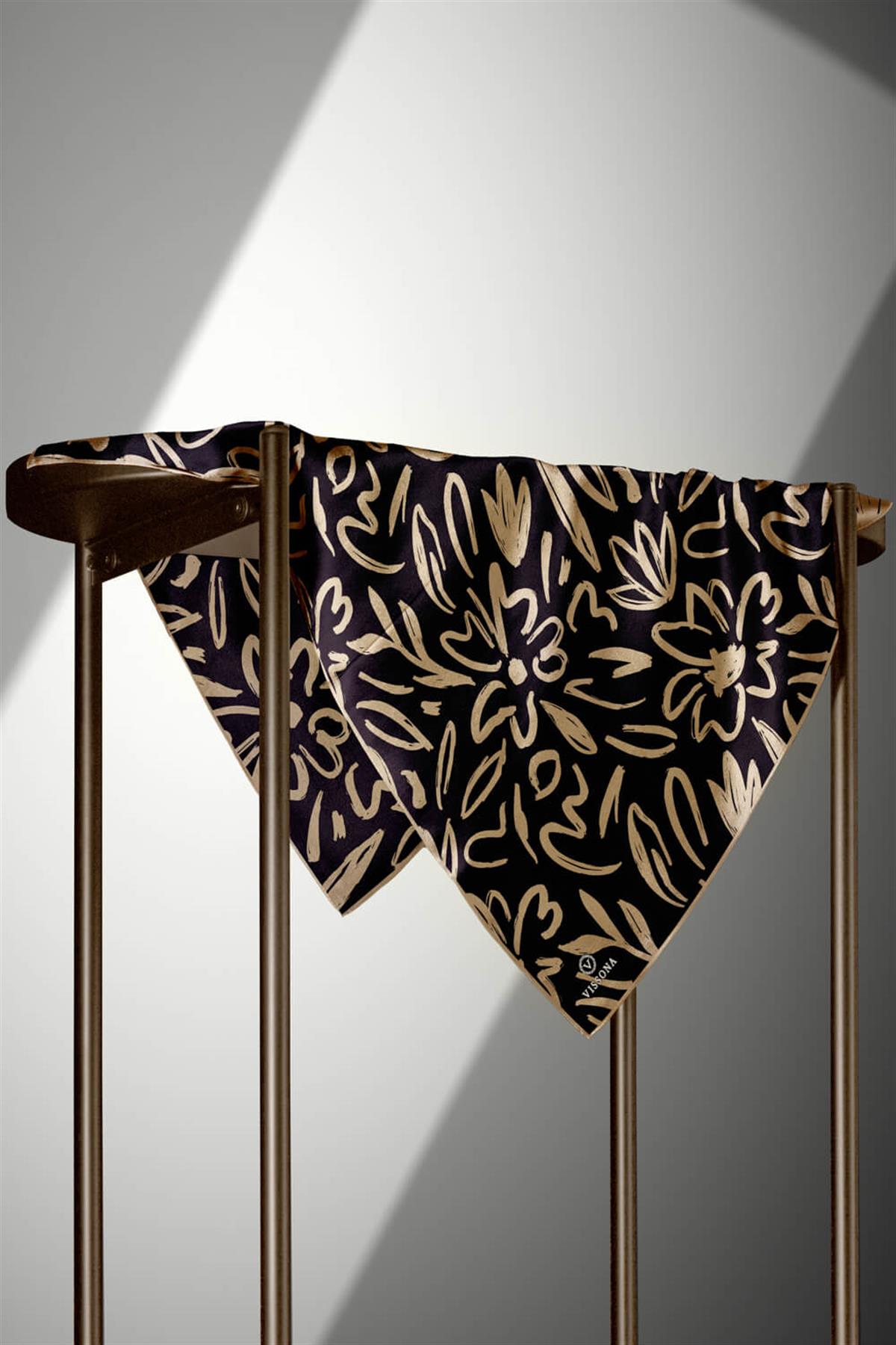 %100 Twill İpek Büyük Çiçek Desenli Siyah - Bej Renkli 90x90 Eşarp Dikim Şekli : El Dikişi