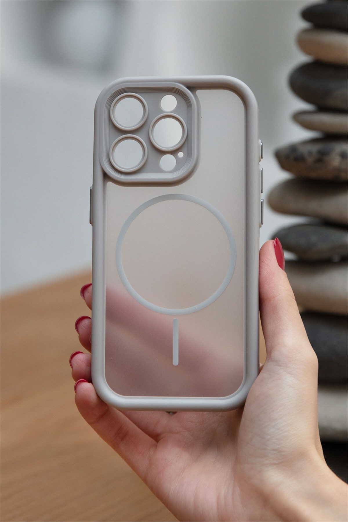 iPhone 16 Pro Kılıf – Kamera Korumalı – MagSafe Uyumlu – Gri Renk – Mat Silikon Telefon Kılıfı
