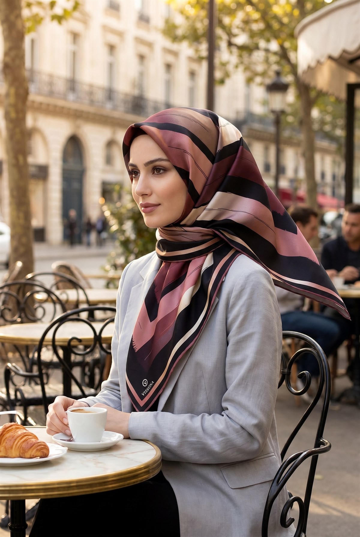 %100 Twill İpek Geometrik Fırça İzi Desenli Siyah - Gül Kurusu Renkli 90x90 Eşarp Dikim Şekli : El Dikişi