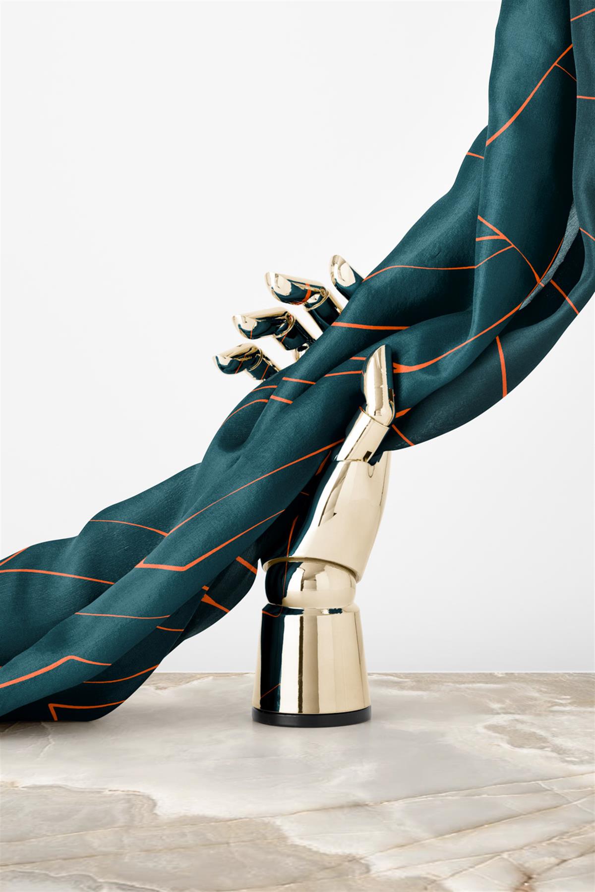 %100 Twill İpek Çizgi Desenli Petrol Yeşili - Turuncu Renkli 90x90 Eşarp Dikim Şekli : El Dikişi