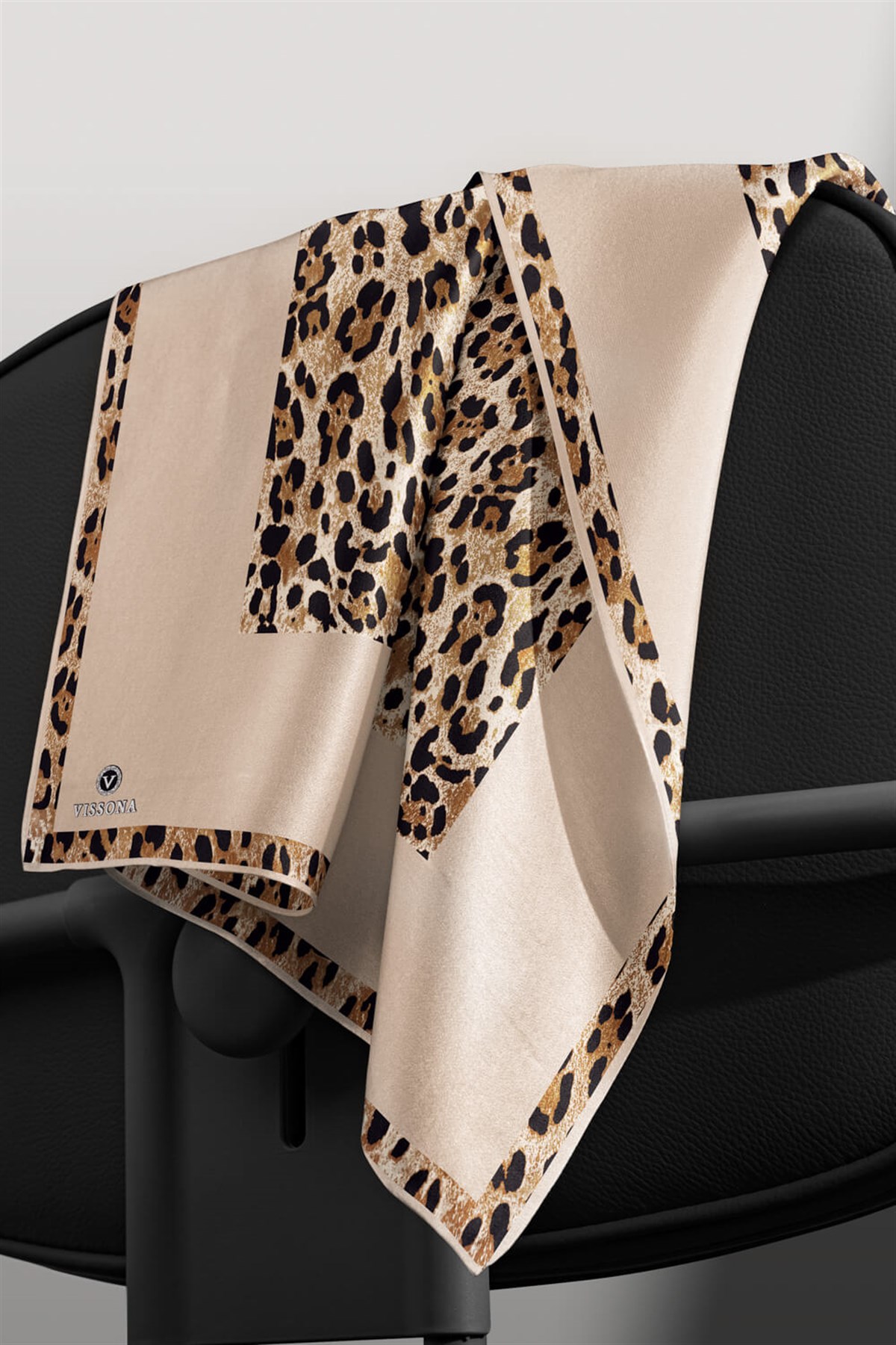%100 Twill İpek Leopar Desenli Bej Renkli 90x90 Eşarp Dikim Şekli : El Dikişi