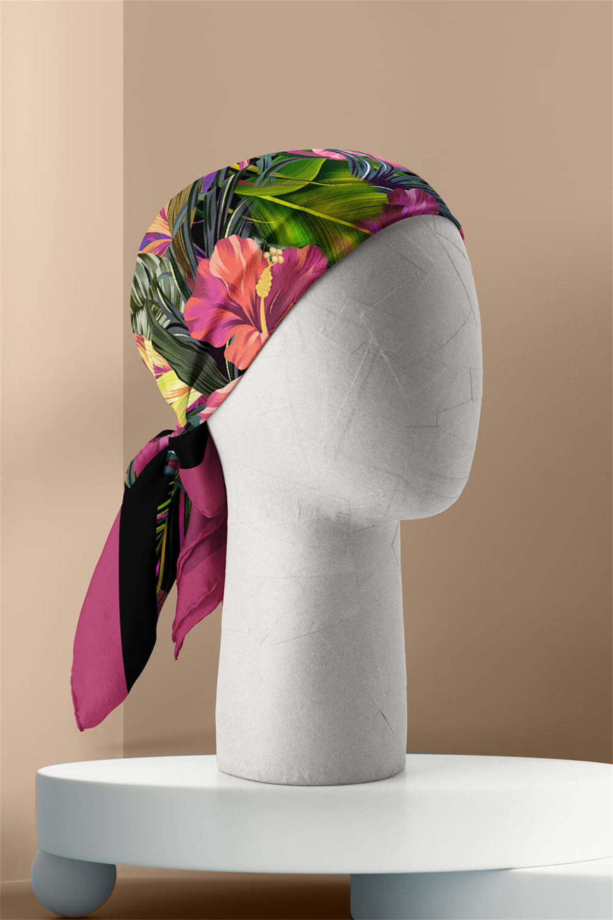 G39 Kadın Yeşil Pembe Çiçek Desenli 50x50 Bandana