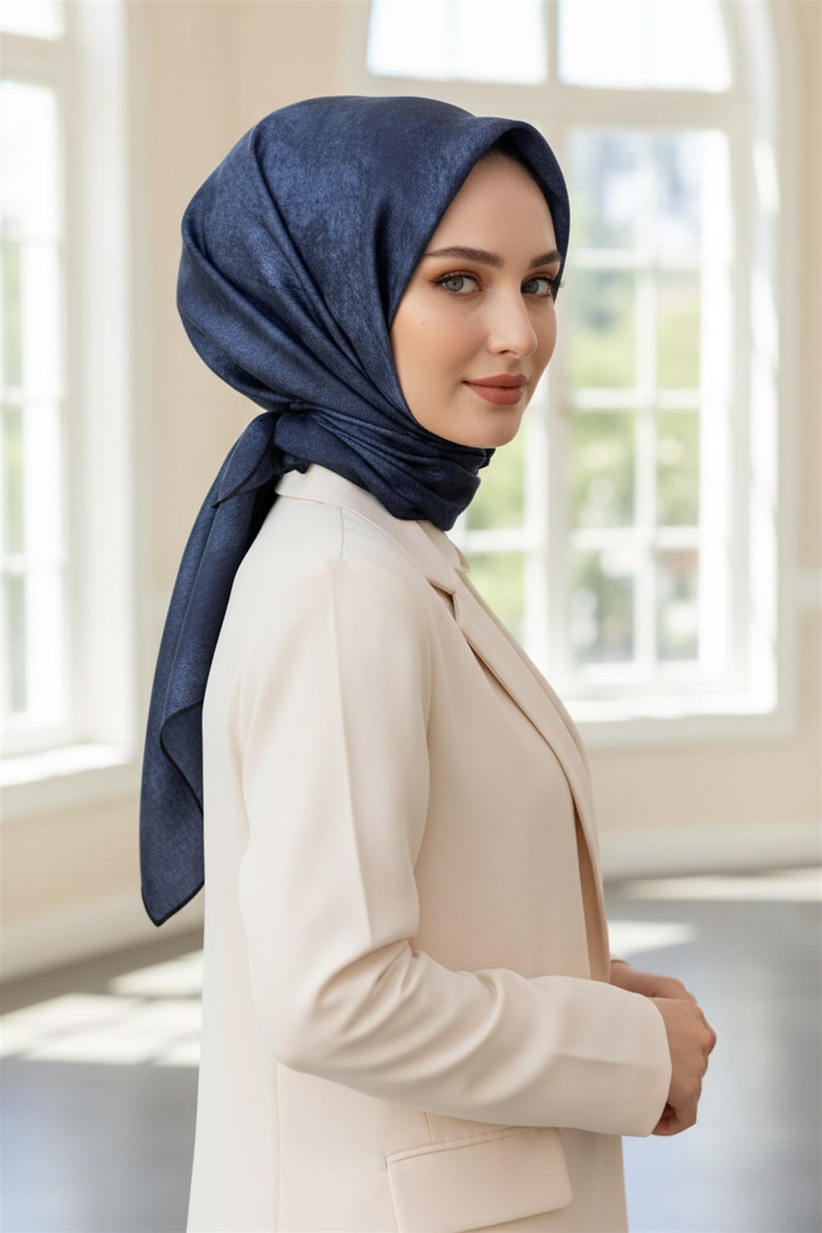 %100 Twill İpek Doku Desenli İndigo Renkli 90x90 Eşarp Dikim Şekli : El Dikişi