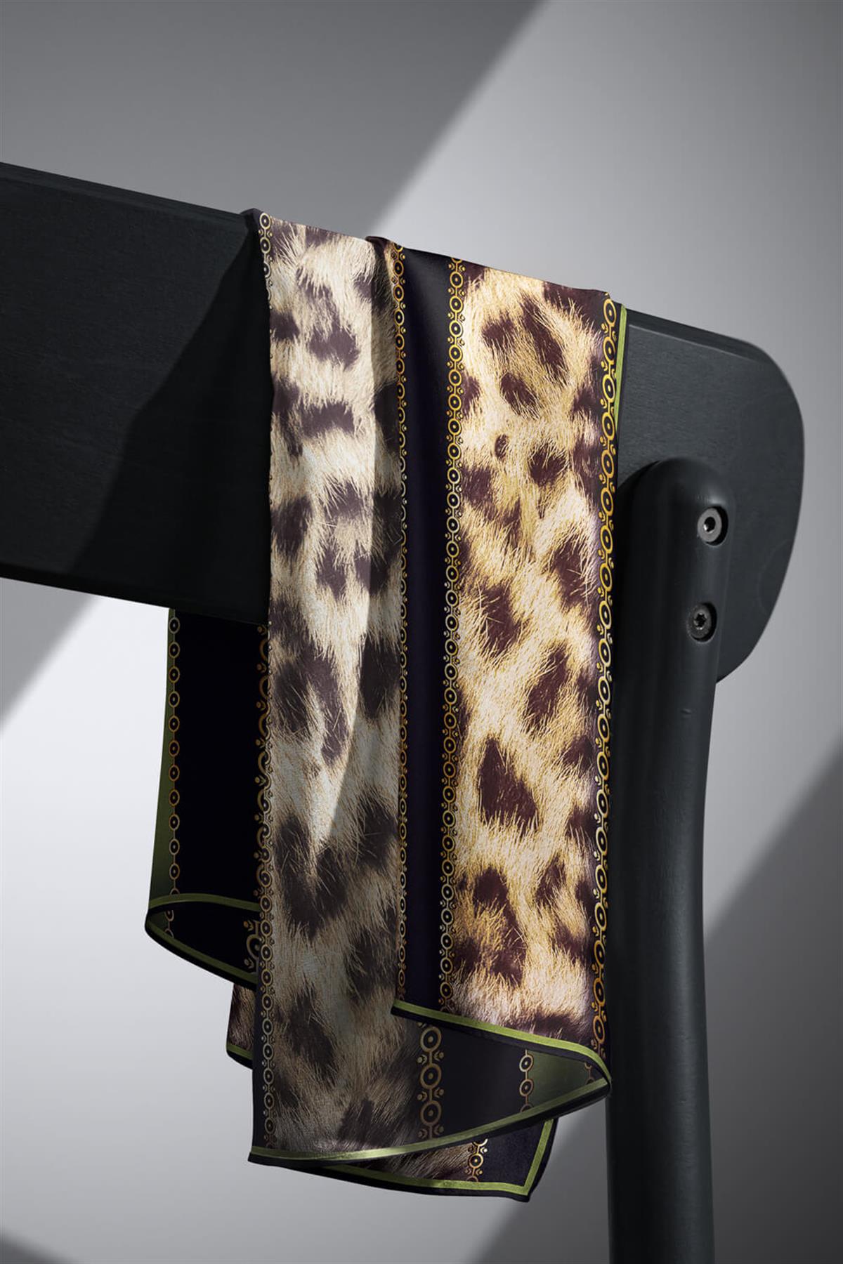 %100 Twill İpek Leopar Desenli Haki - Siyah Renkli 90x90 Eşarp Dikim Şekli : El Dikişi