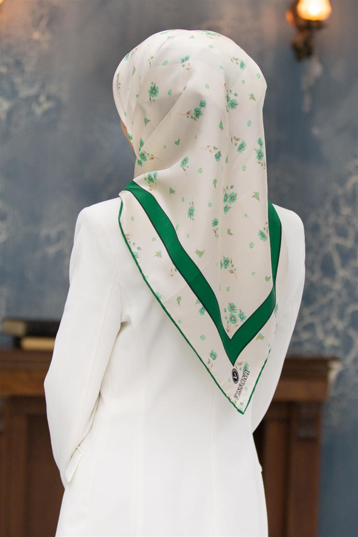 100% Twill İpek Bordürlü Çıtır Çiçek Desenli Zümrüt Yeşili Renkli 90x90 Dikim Şekli : El Dikişi Eşarp