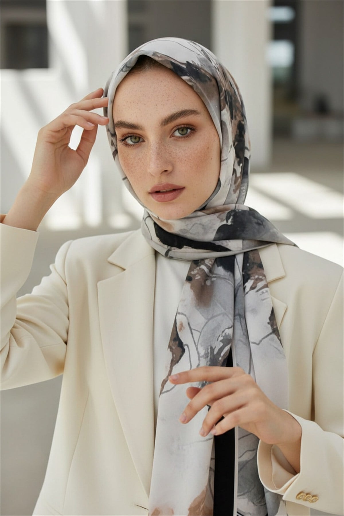 KREP SULU BOYA YAPRAK DESENLİ GRİ RENKLİ 75X195 KIRIŞMAZ ŞAL