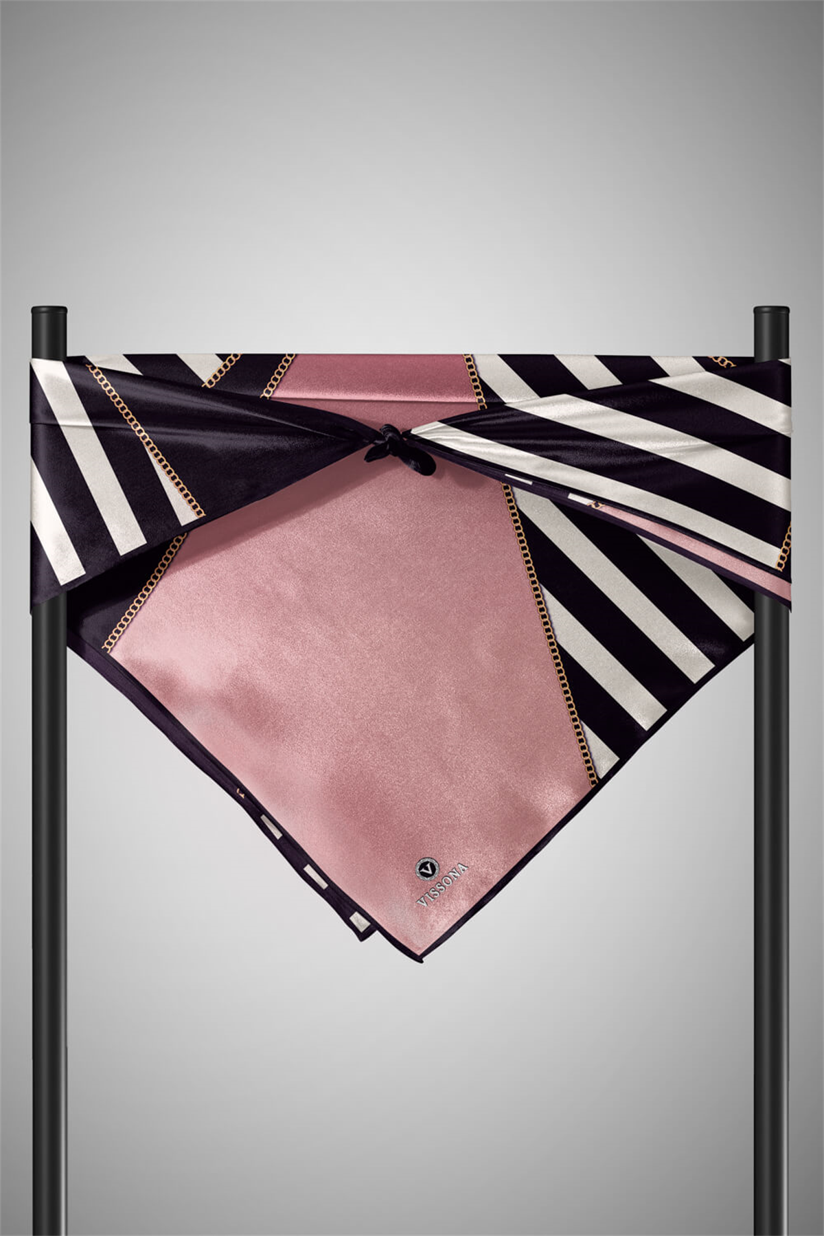 %100 Twill İpek Zincirli Çizgi Desenli Pudra - Siyah Renkli 90x90 Eşarp Dikim Şekli : El Dikişi