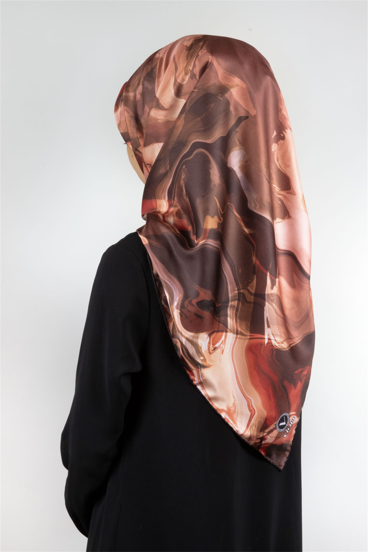 Twill Batik Desenli Taba Renkli 90x90 Eşarp (İpek İçermez) Kenar Dikiş Şekli El Dikişli