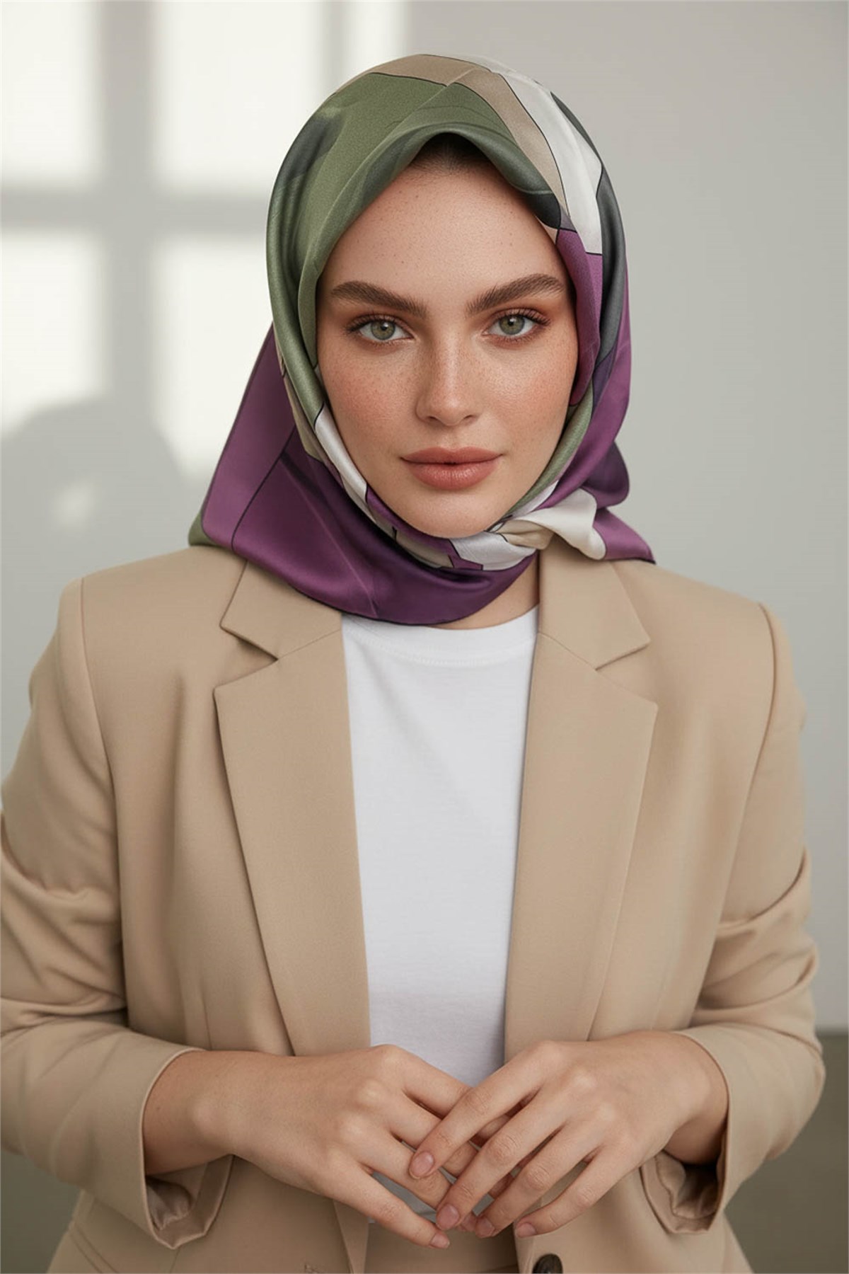 %100 Twill İpek Geometrik Desenli Gül Kurusu - Haki Renkli 90x90 Eşarp Dikim Şekli : El Dikişi