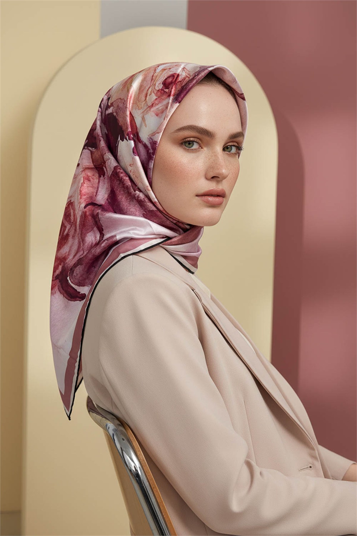Rayon Çiçek Desenli Gül Kurusu Renkli 90x90 Eşarp (İpek İçermez) Kenar Dikiş Şekli El Dikişli