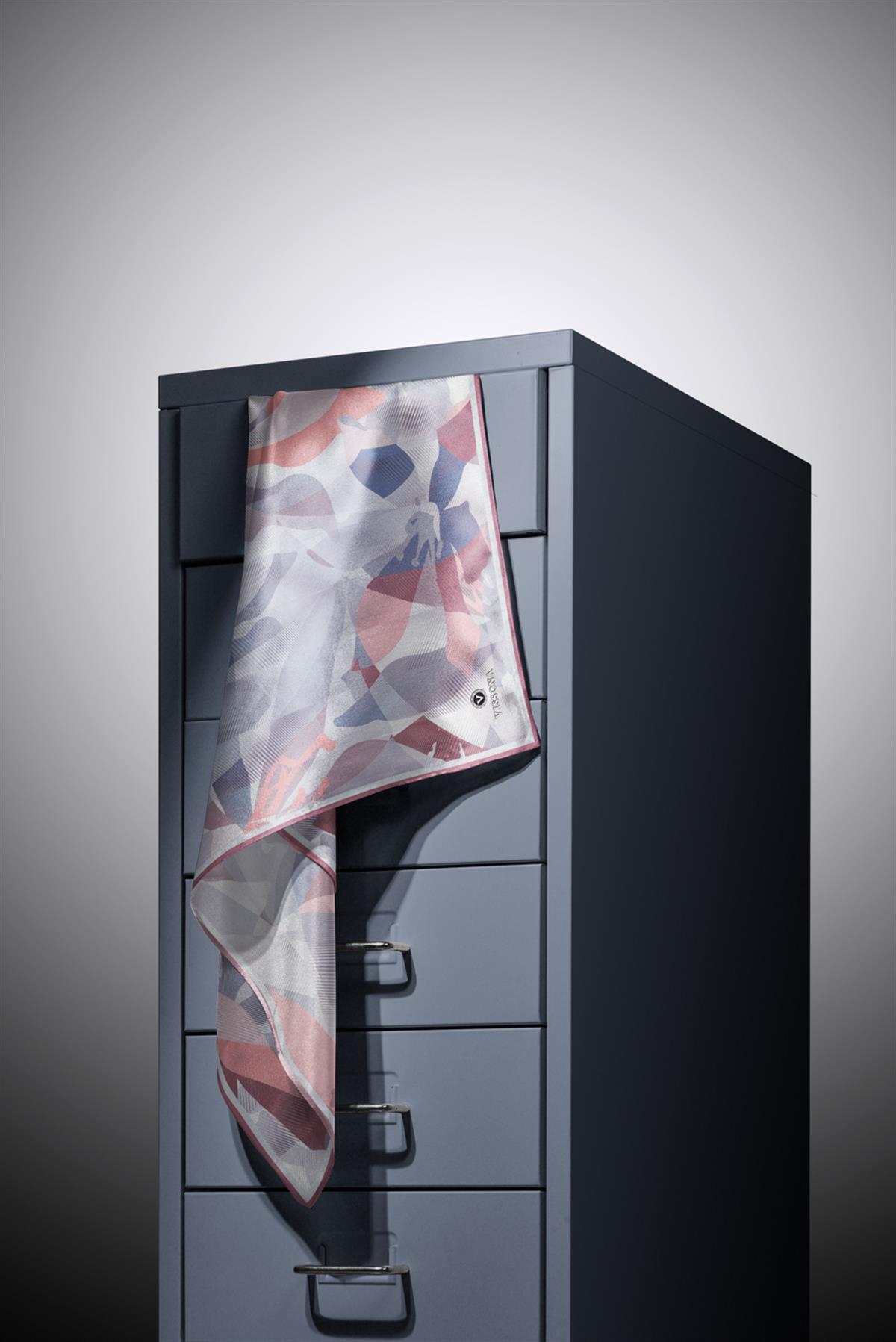 %100 Twill İpek Çiçek Desenli Pudra - Bebe Mavisi Renkli 90x90 Eşarp Dikim Şekli : El Dikişi